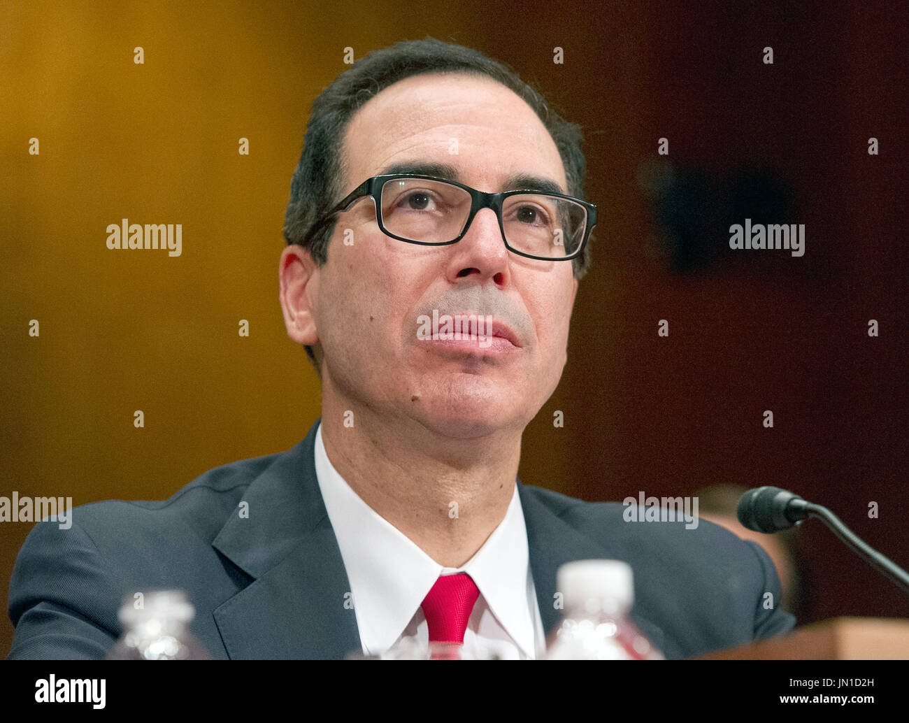 Stati Uniti Segretario del Tesoro Steven Mnuchin testimonia davanti al Senato degli Stati Uniti Comitato degli stanziamenti nel corso dell'audizione di rivedere l'anno fiscale 2018 richiesta di budget per il Dipartimento del Tesoro del Campidoglio di Washington DC su Mercoledì, 26 luglio 2017. · Nessun filo servizio · Foto: Ron Sachs/consolidato/dpa Foto Stock