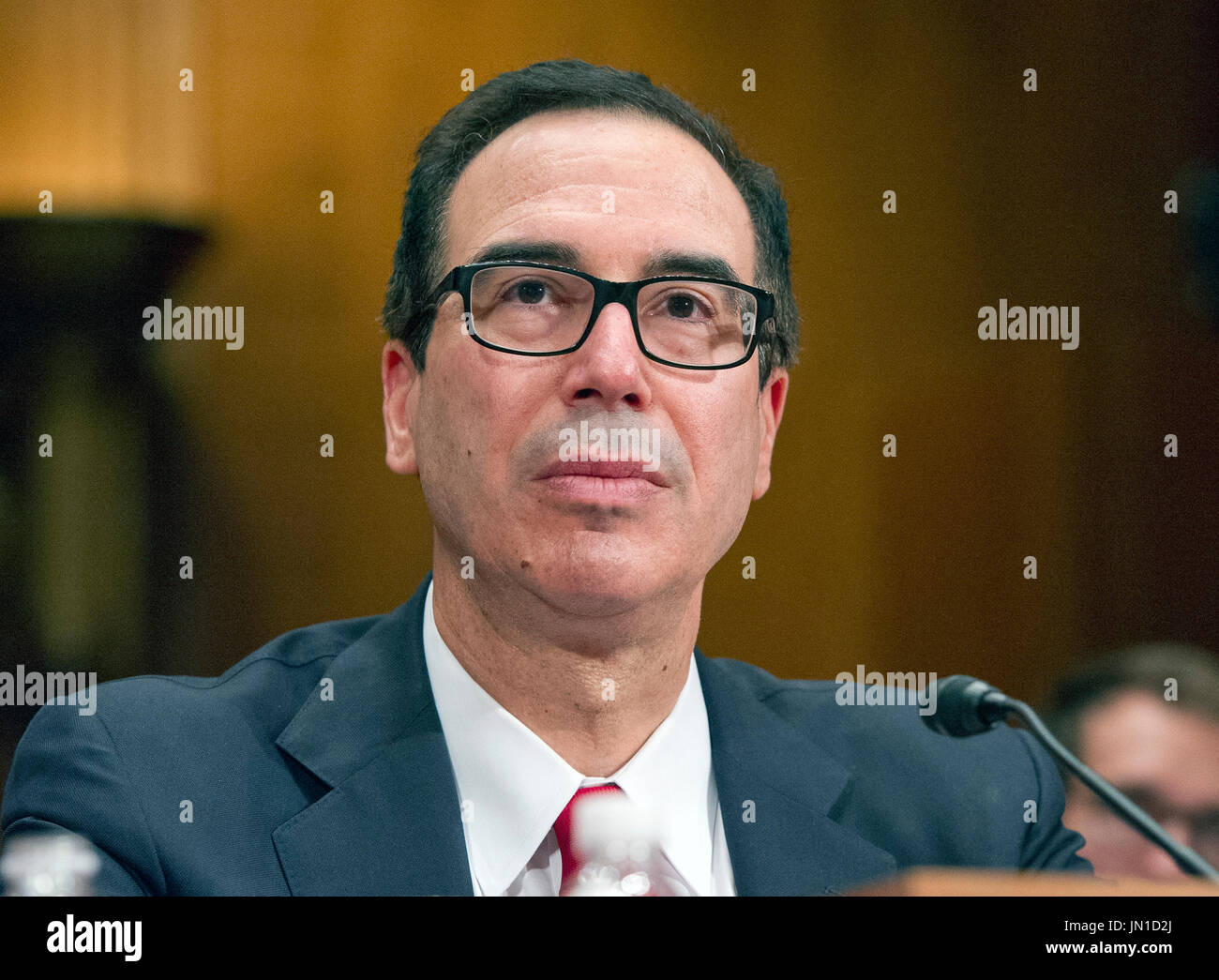 Stati Uniti Segretario del Tesoro Steven Mnuchin testimonia davanti al Senato degli Stati Uniti Comitato degli stanziamenti nel corso dell'audizione di rivedere l'anno fiscale 2018 richiesta di budget per il Dipartimento del Tesoro del Campidoglio di Washington DC su Mercoledì, 26 luglio 2017. · Nessun filo servizio · Foto: Ron Sachs/consolidato/dpa Foto Stock