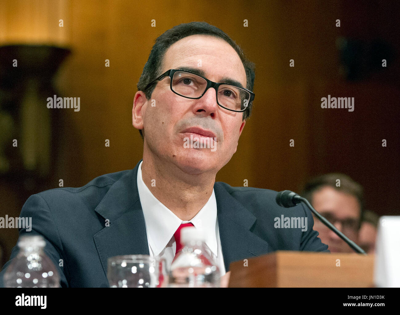 Stati Uniti Segretario del Tesoro Steven Mnuchin testimonia davanti al Senato degli Stati Uniti Comitato degli stanziamenti nel corso dell'audizione di rivedere l'anno fiscale 2018 richiesta di budget per il Dipartimento del Tesoro del Campidoglio di Washington DC su Mercoledì, 26 luglio 2017. · Nessun filo servizio · Foto: Ron Sachs/consolidato/dpa Foto Stock