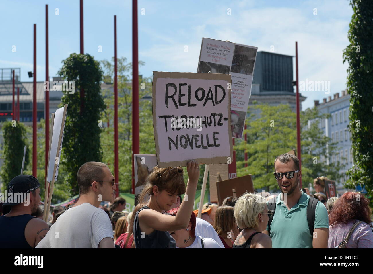 Vienna, Austria. Il 29 luglio 2017. Dimostrazione "Protezione Animale Innovazione 2017 a Vienna. Numerose organizzazioni per la protezione degli animali stanno manifestando contro la nuova legislazione sul benessere degli animali in Austria. Credito: Franz Perc / Alamy Live News Foto Stock