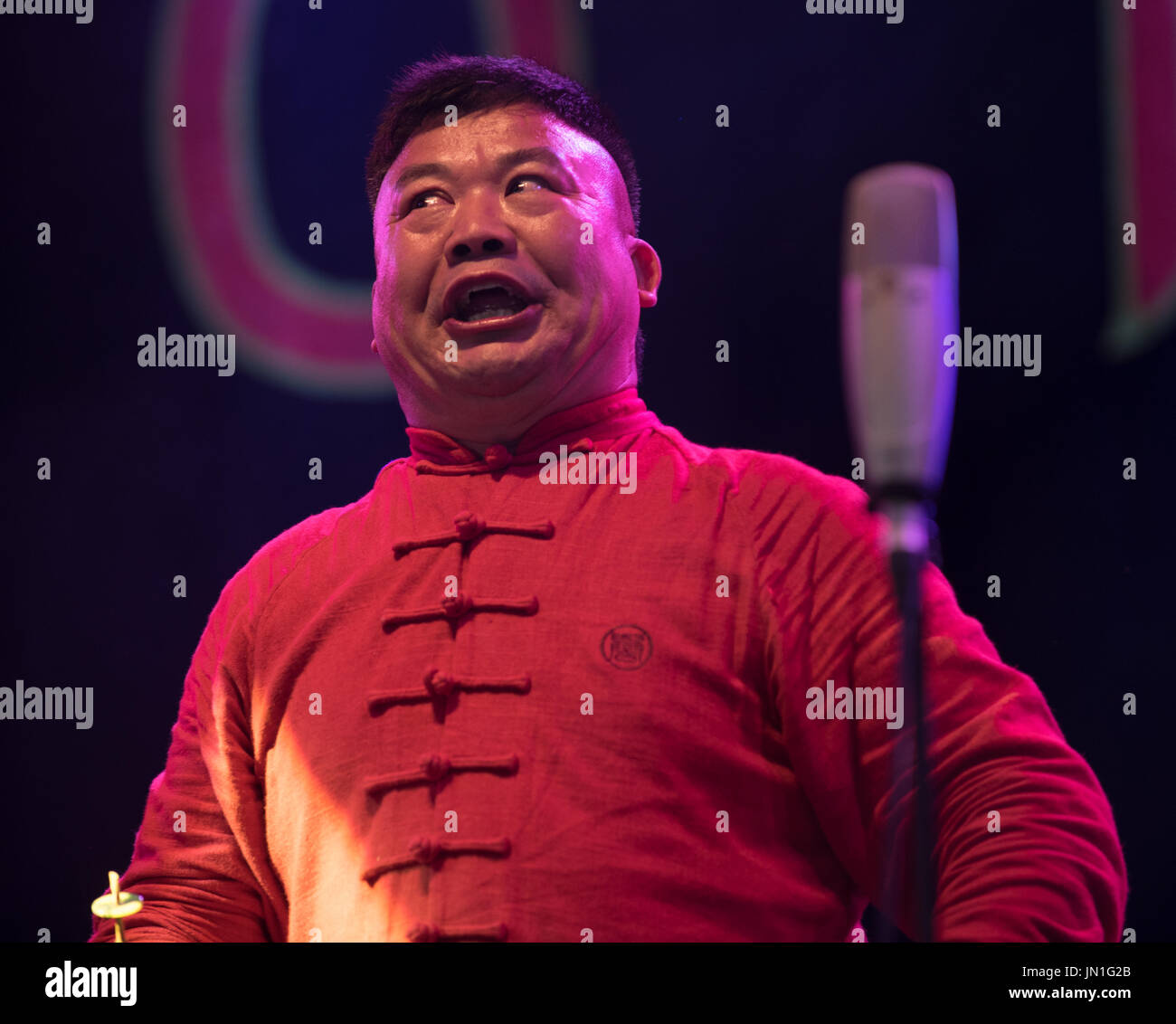 Malmesbury Wiltshire.Womad Festival. Zhou Famiglia Band dalla Cina perfoming sullo stadio di Siam, il secondo giorno del festival Credito: charlie bryan/Alamy Live News Foto Stock