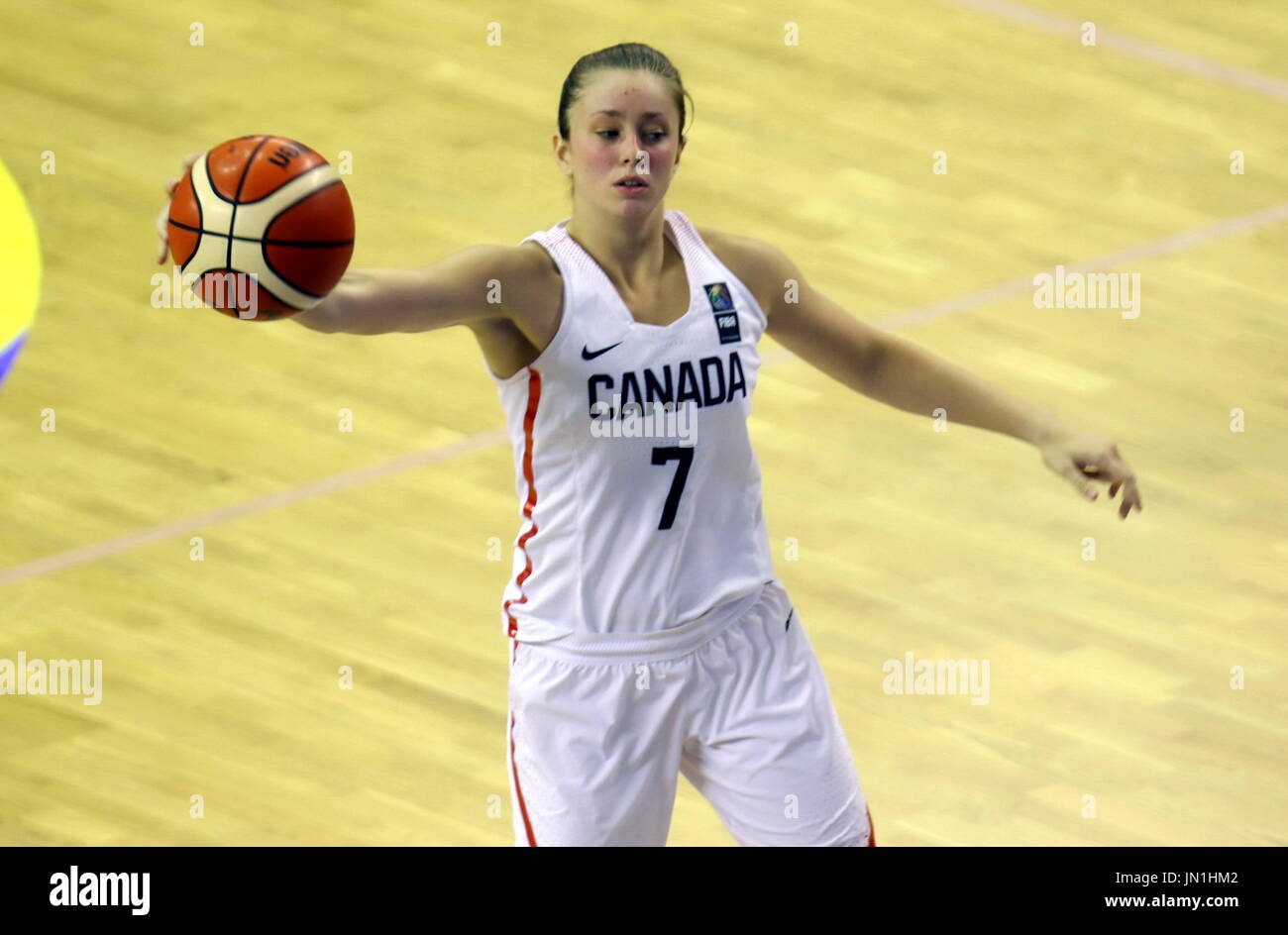 L'Italia, Udine: Kendra Van Leeuwen del Canada in azione durante le semifinali match Canada v Russia al 2017 FIBA U19 donna basket World Cup al Palasport di 'Primo Carnera', il 29 luglio 2017 a Udine. Credito: Andrea Spinelli/Alamy Live News Foto Stock