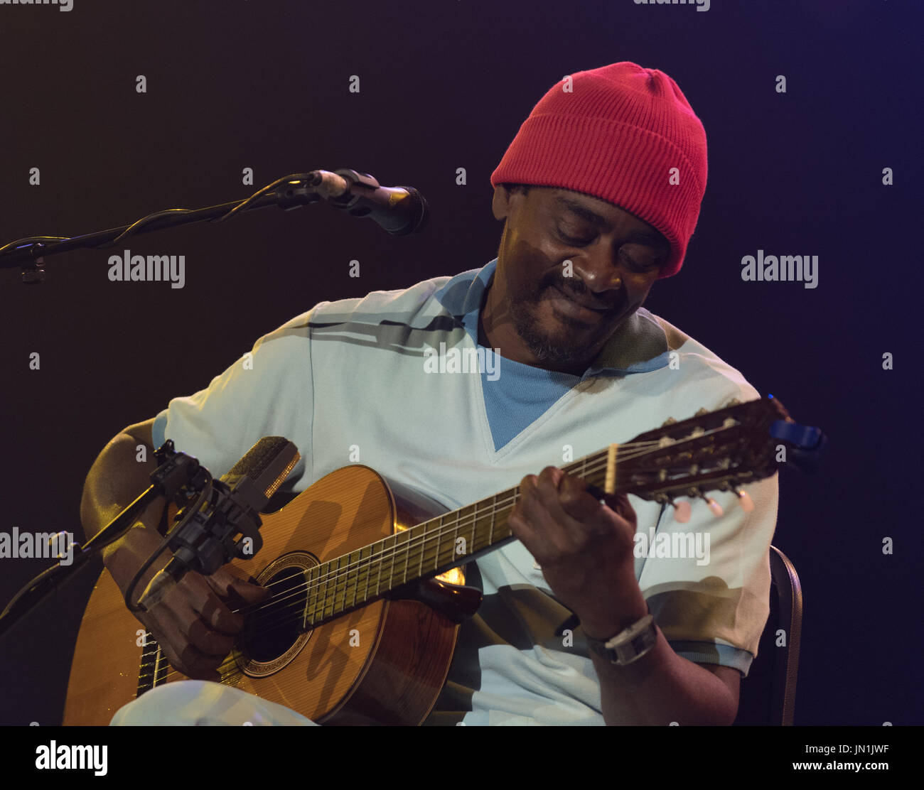 Malmesbury Wiltshire..Womad Festival.. Seu Jorge brasiliano attore e cantante di eseguire Bowie canzoni sul palcoscenico Siam, il secondo giorno del festival Foto Stock