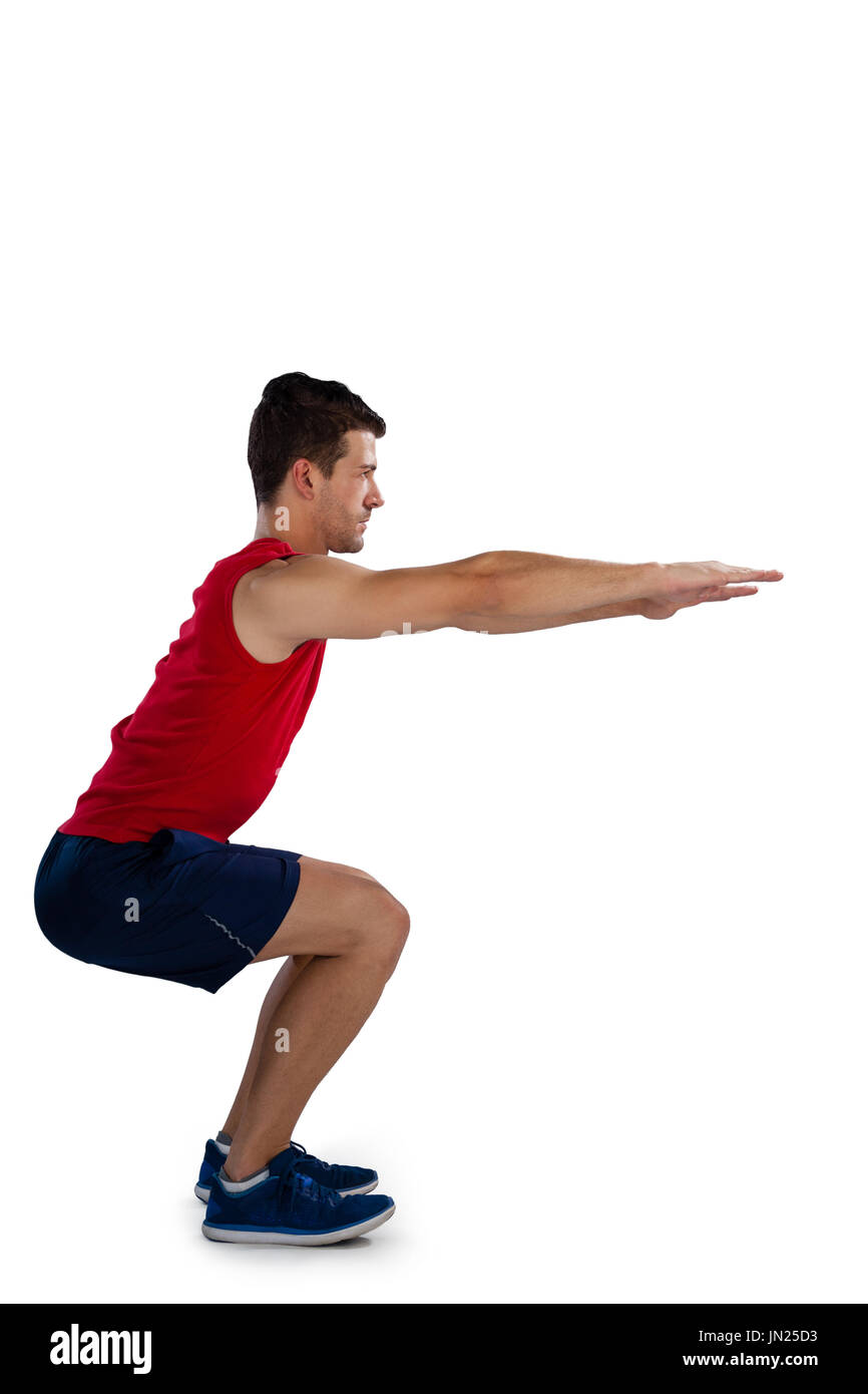 Vista laterale del lettore sport esercizio con le braccia aperte mentre piegando contro uno sfondo bianco Foto Stock