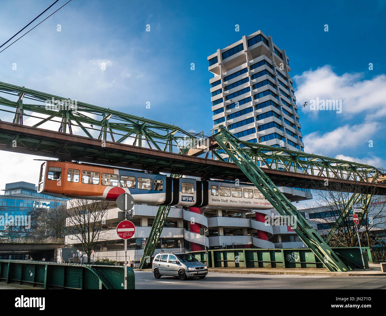 Monorotaia 'Die Schwebebahn' a Wuppertal, Germania Foto Stock