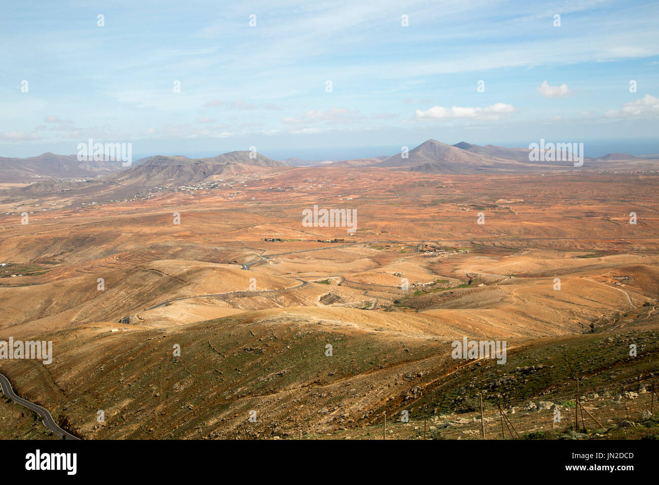 Paesaggio di colline e vallate aride interno di Fuerteventura, Isole Canarie, Spagna Foto Stock