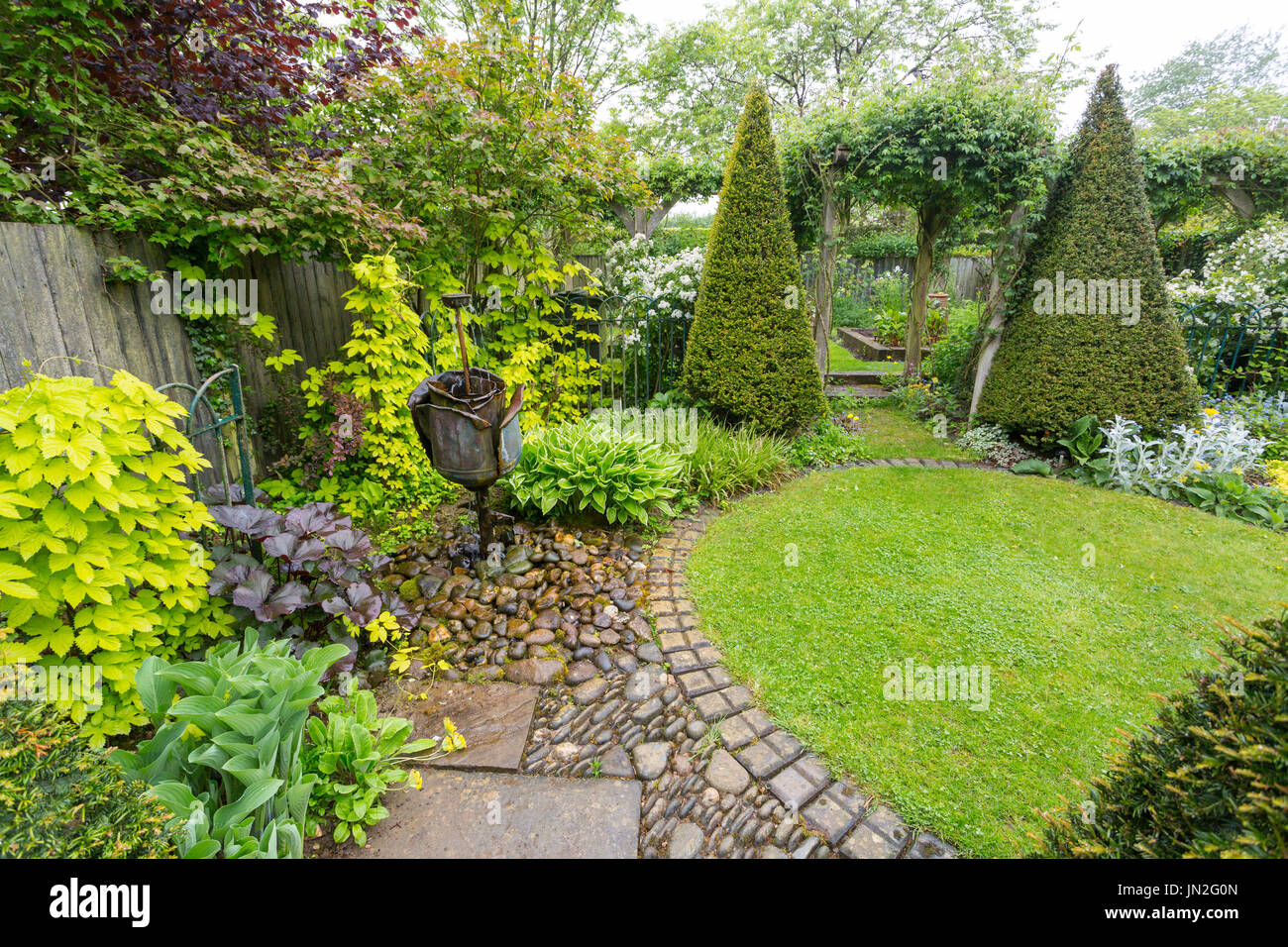 Il giardino rigenerati a Barnsdale Gardens dove il compianto Geoff Hamilton girato "giardinieri mondo' per la BBC nr, Oakham Rutland, England, Regno Unito Foto Stock
