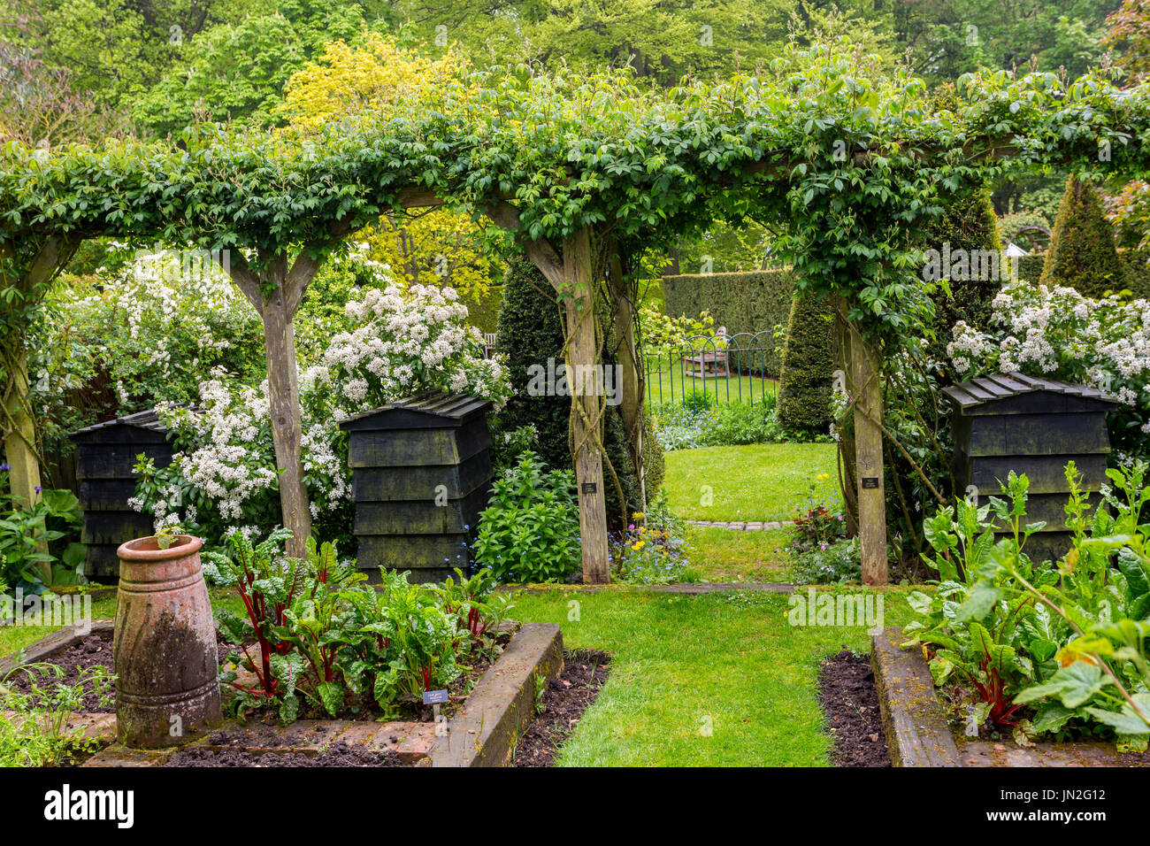 Il giardino rigenerati a Barnsdale Gardens dove il compianto Geoff Hamilton girato "giardinieri mondo' per la BBC nr, Oakham Rutland, England, Regno Unito Foto Stock
