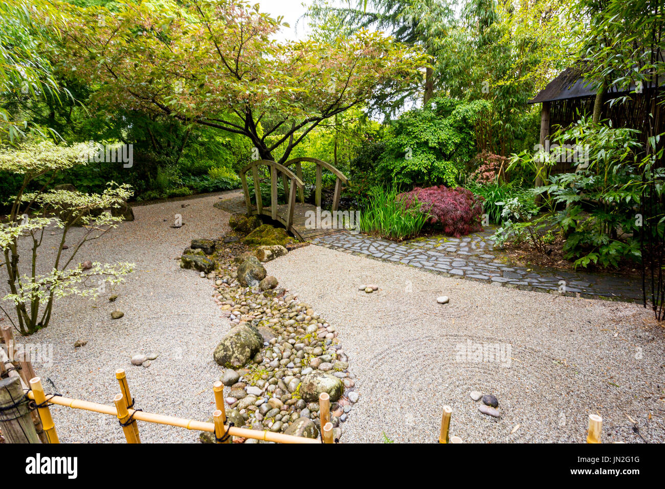 Il giardino giapponese a Barnsdale Gardens dove il compianto Geoff Hamilton girato "giardinieri mondo' per la BBC, NR, Oakham Rutland, England, Regno Unito Foto Stock