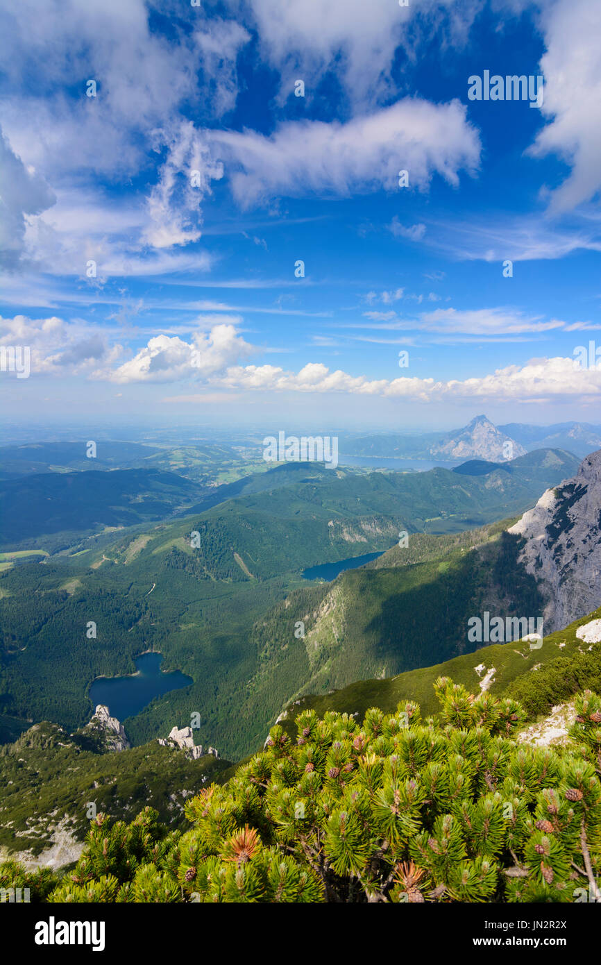 Höllengebirge montagna, lago Hinterer Langbathsee, lago Vorderer Langbathsee (retro), il lago Traunsee (molto indietro), montagna Traunstein, Ebensee am Trauns Foto Stock