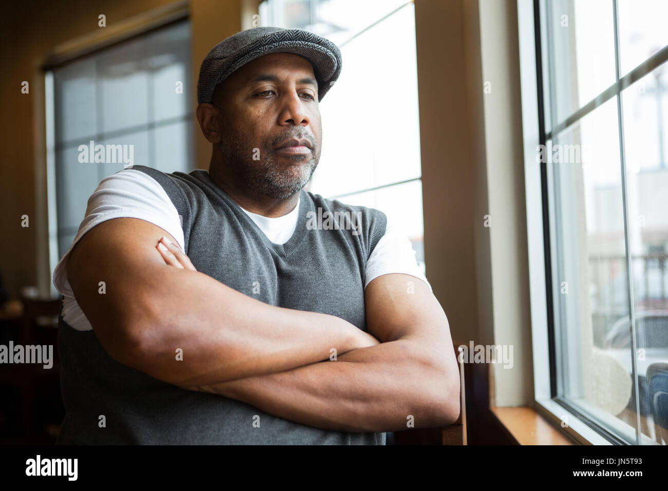 Ritratto di una coppia americano africano uomo nel profondo pensiero. Foto Stock