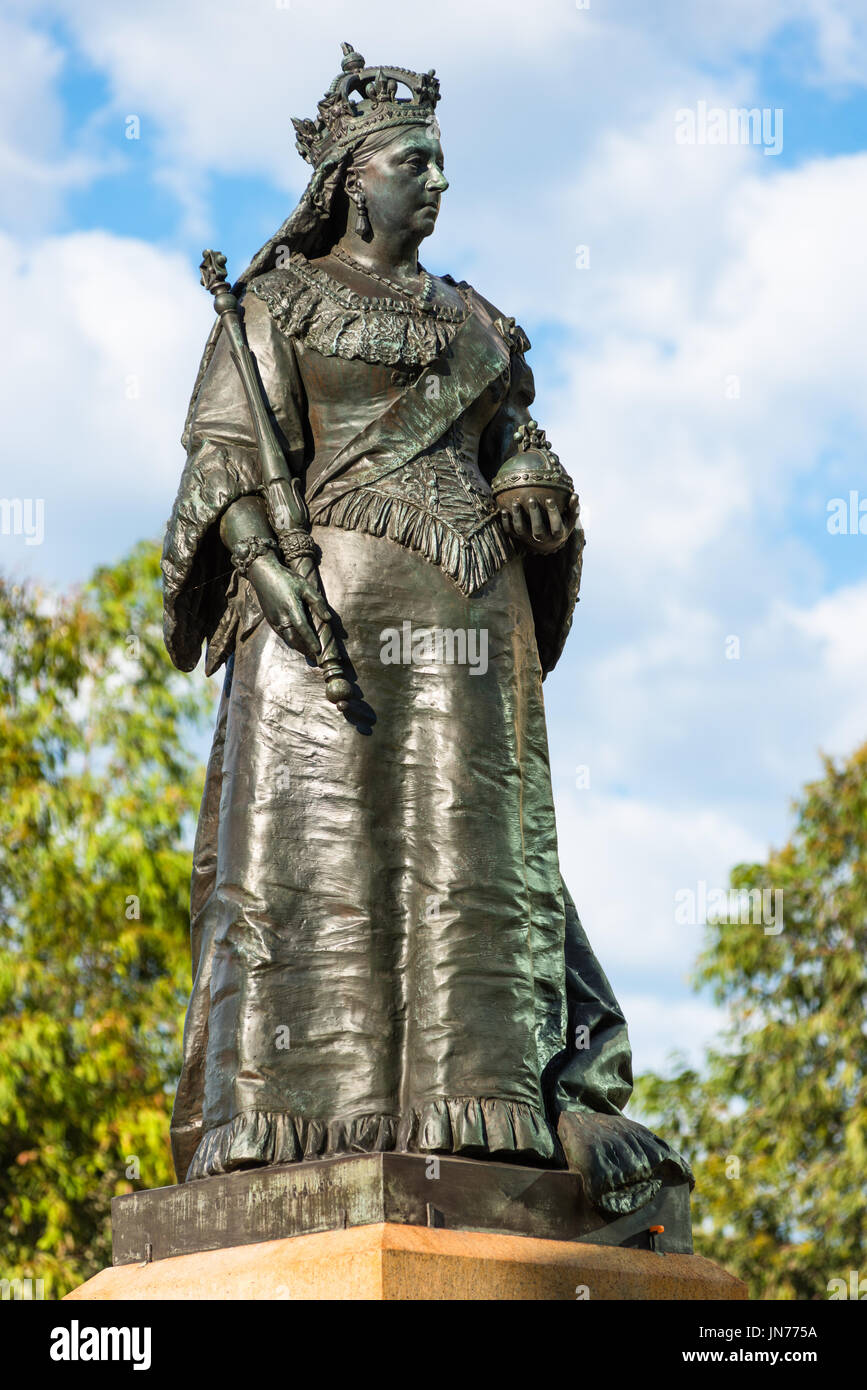 Statua della regina Victoria di Victoria Square/Riconciliazione Plaza ad Adelaide nel Sud Australia. Eretto nel 1894. Foto Stock