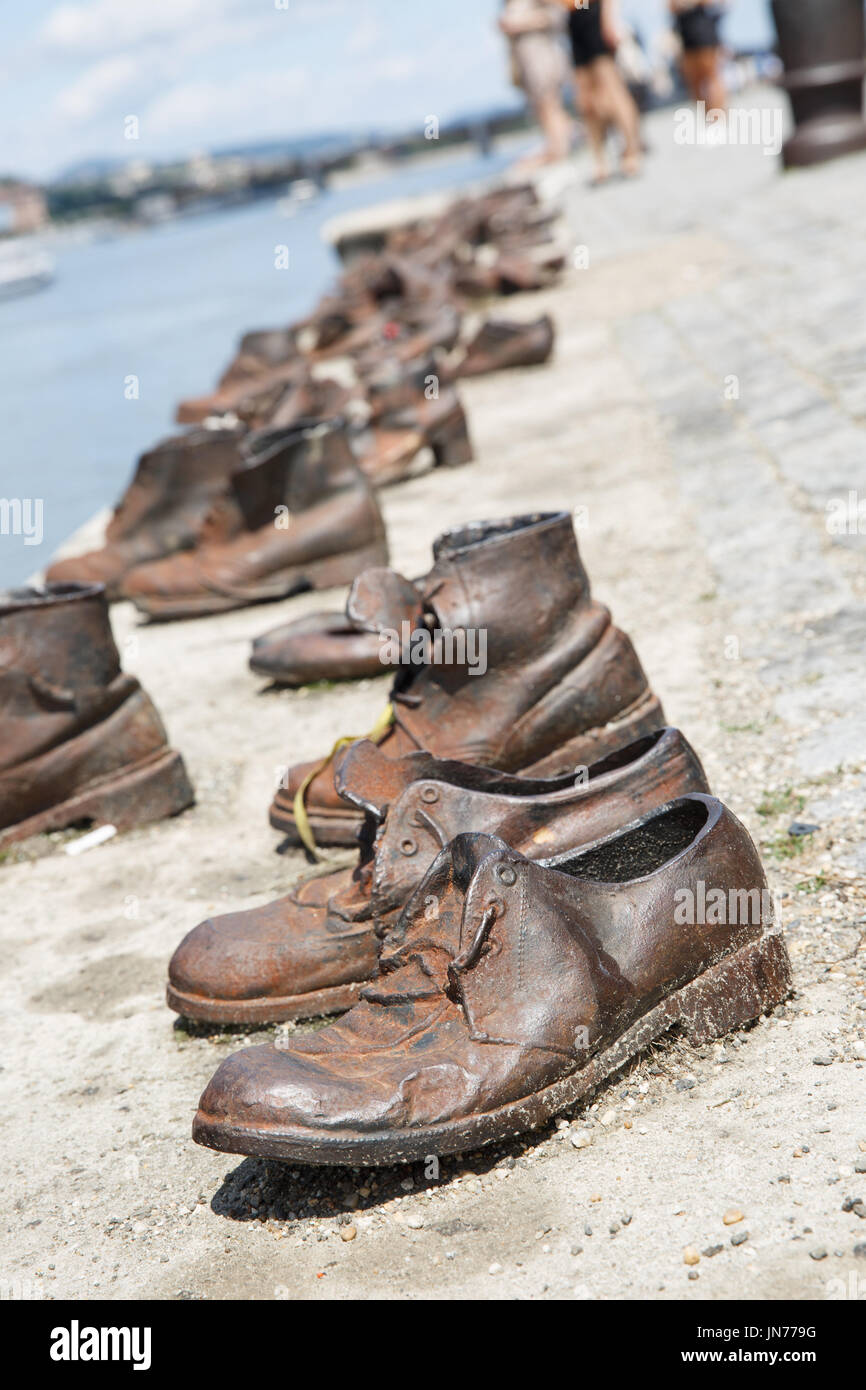 Monumento alle vittime dell'Olocausto in Budapest. Ungheria Foto Stock