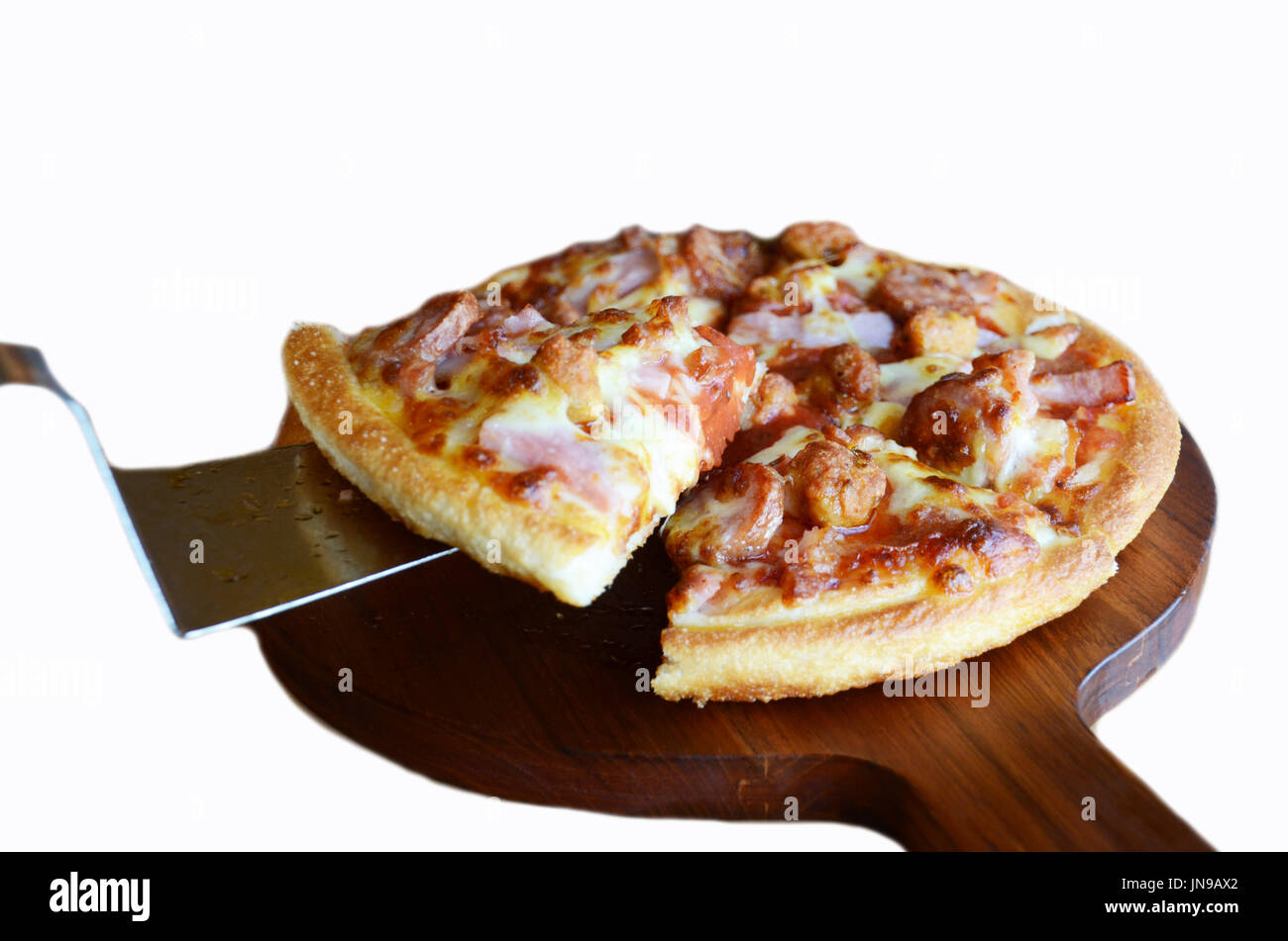 Pizza su sfondo bianco Foto Stock