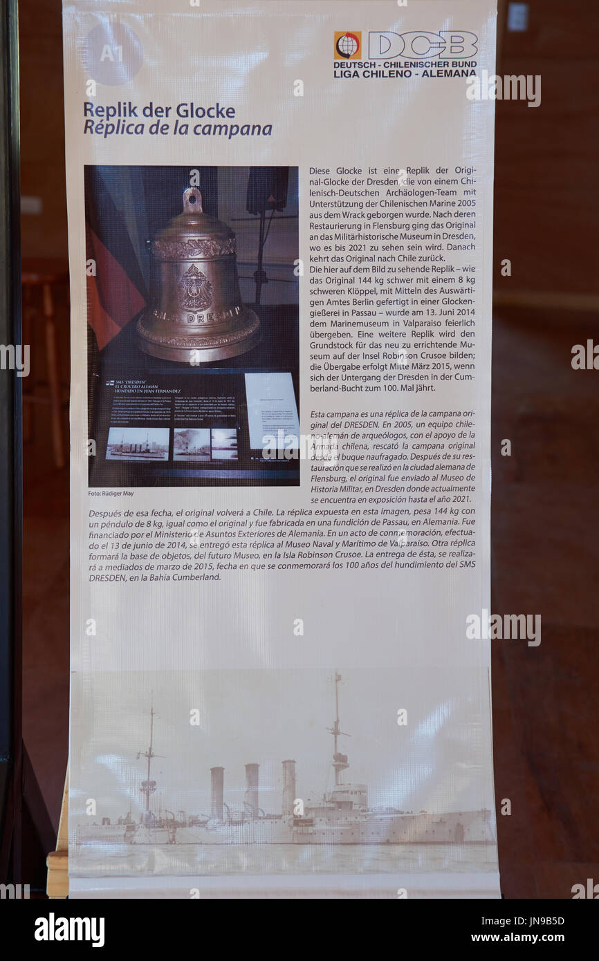 La replica della campana di navi da SMS Dresden nel museo sull isola di Robinson Crusoe in Cile. SMS Dresden è affondata al largo durante il WW1. Foto Stock