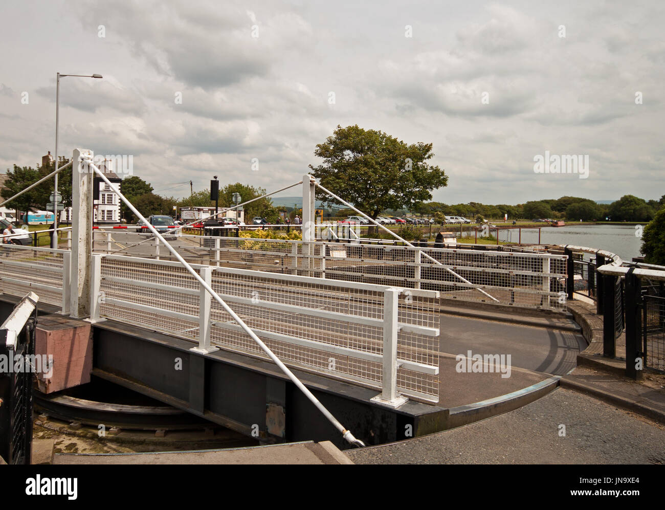 Ponte girevole a Glasson Dock in movimento Foto Stock