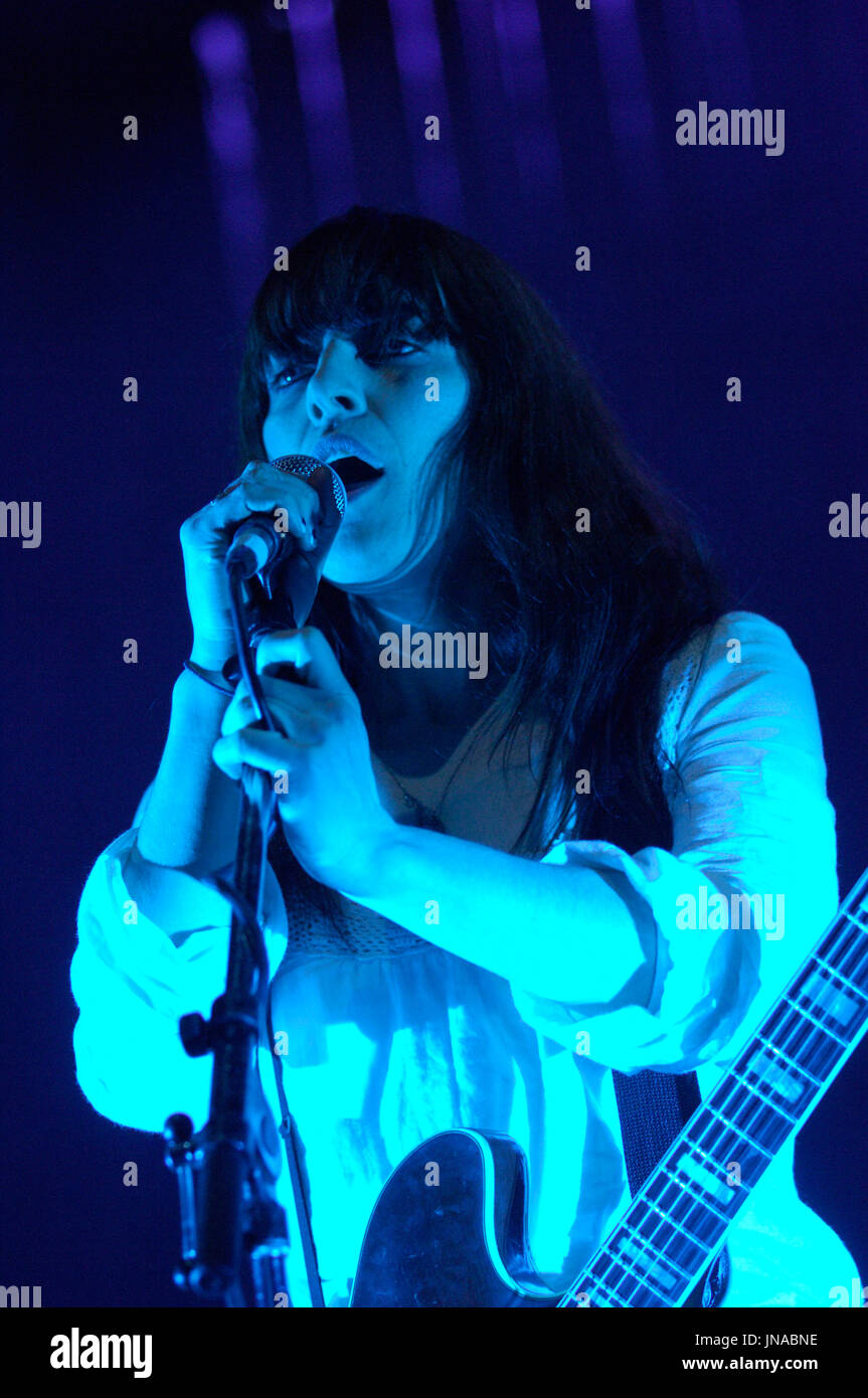 Feist suona 2007 KROQ quasi acustic Natale Gibson Ampitheater Universal City. Foto Stock