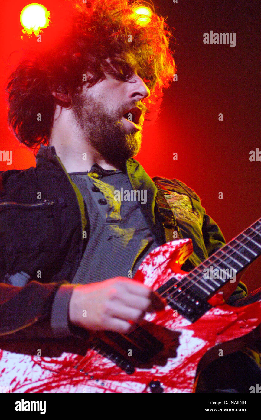 Joseph trohman fall out boy esegue sul palco durante il fall out boy Honda Civic Tour spettacolo finale svoltasi honda center anaheim,ca Foto Stock