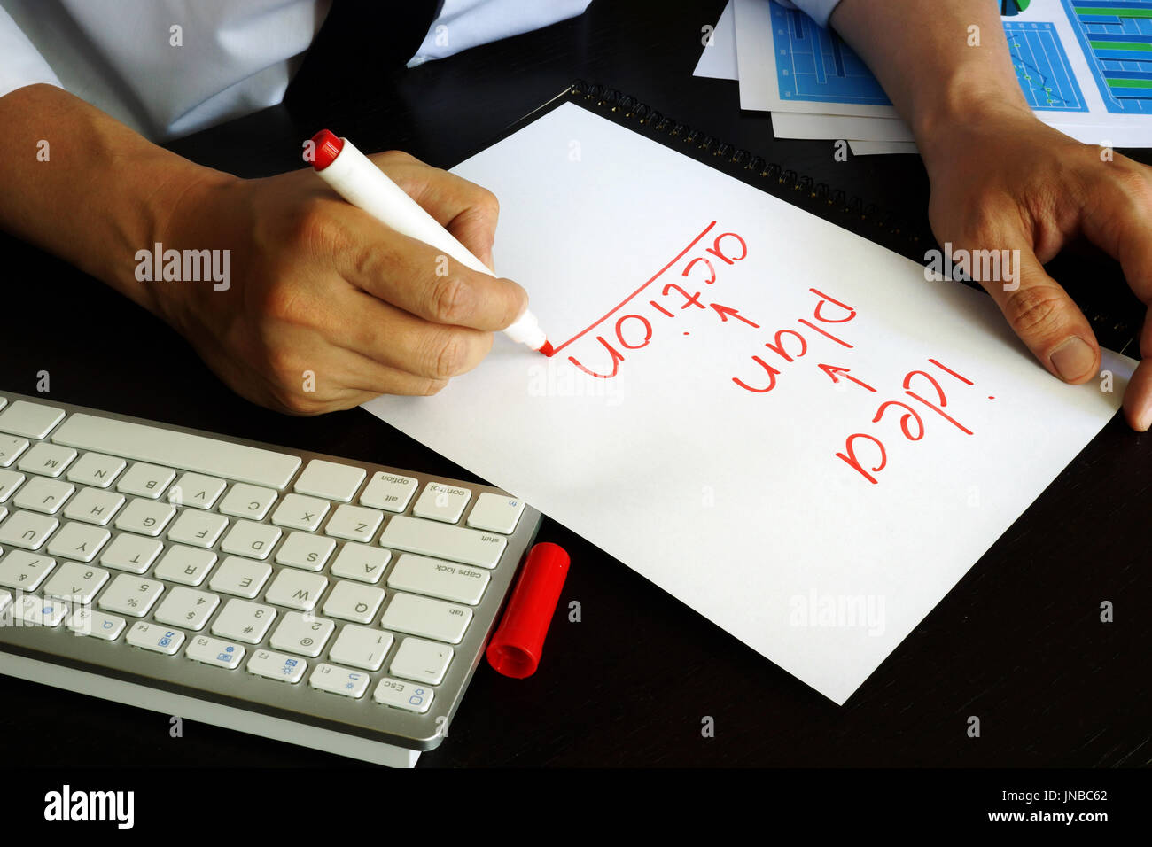 Imprenditore è la scrittura di idea - piano di azione - segno su una nota. Foto Stock