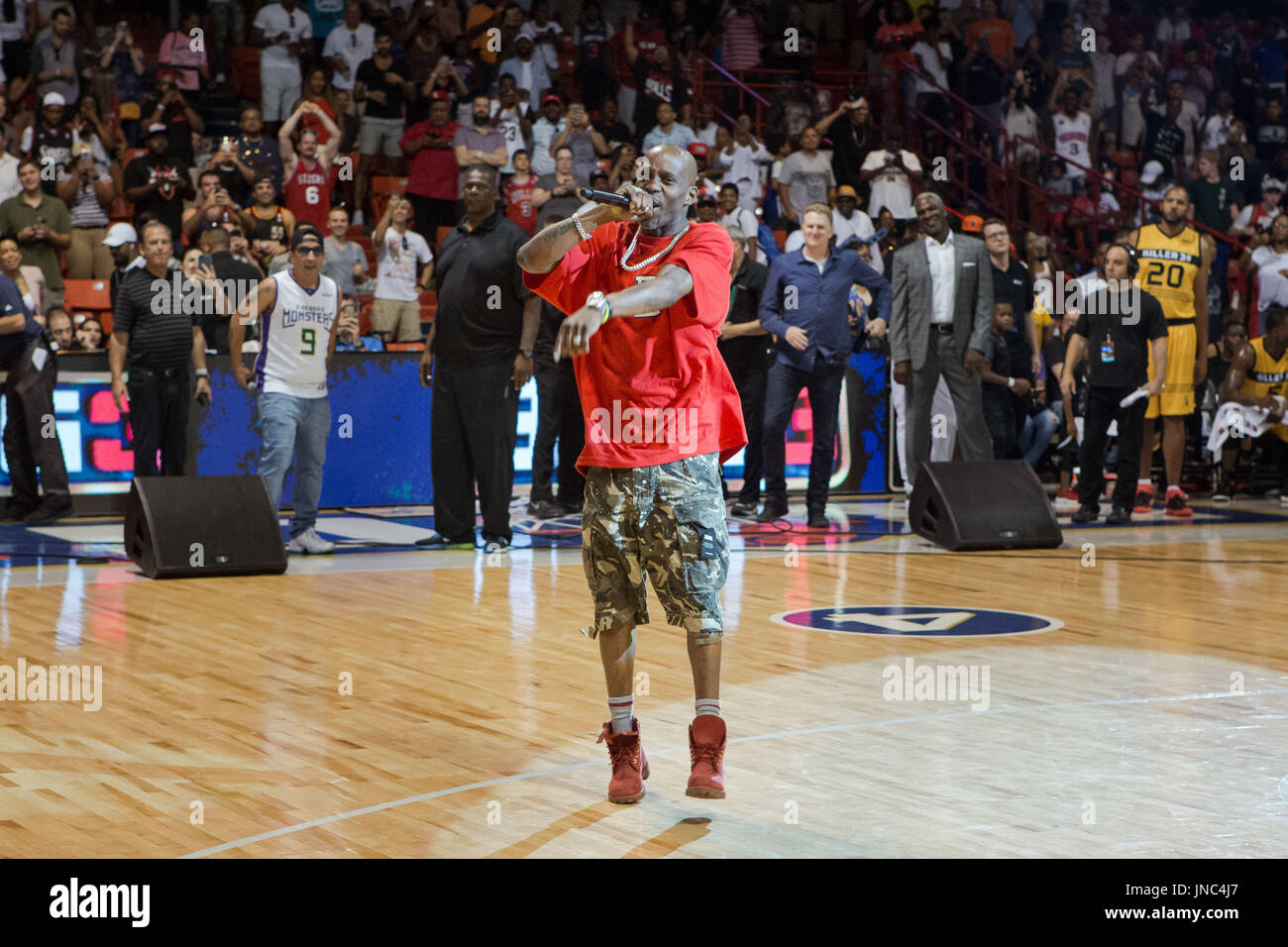 Il rapper dmx rende il contatto visivo fotocamera mentre egli esegue a metà tempo durante il gioco #4 big3 settimana 5 3-in-3 torneo uic pavilion luglio 23,2017 chicago, illinois. Foto Stock