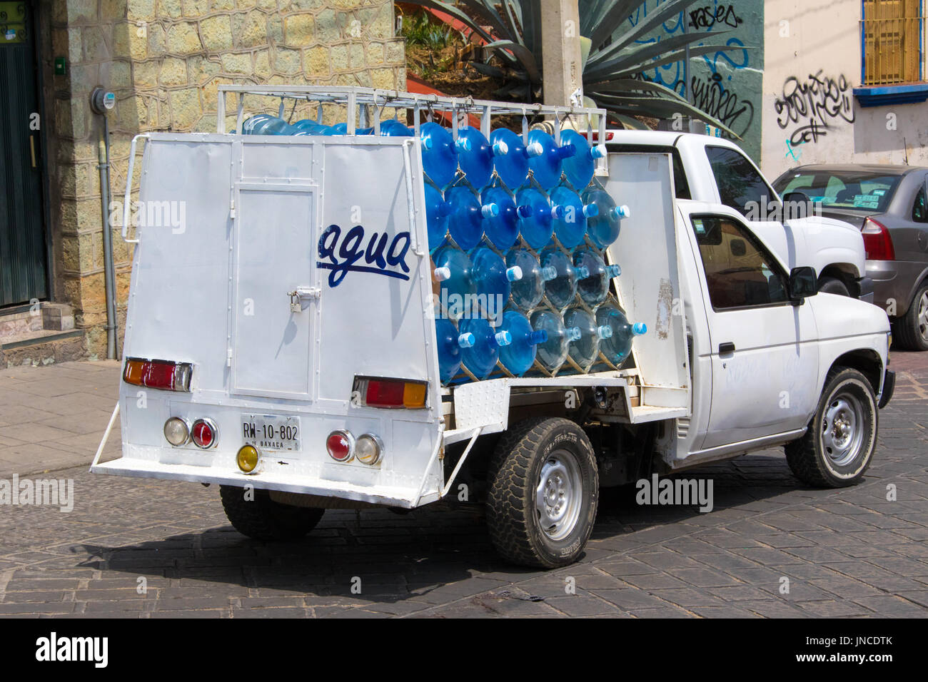 Acqua in bottiglia il distributore in Oaxaca, Messico Foto Stock