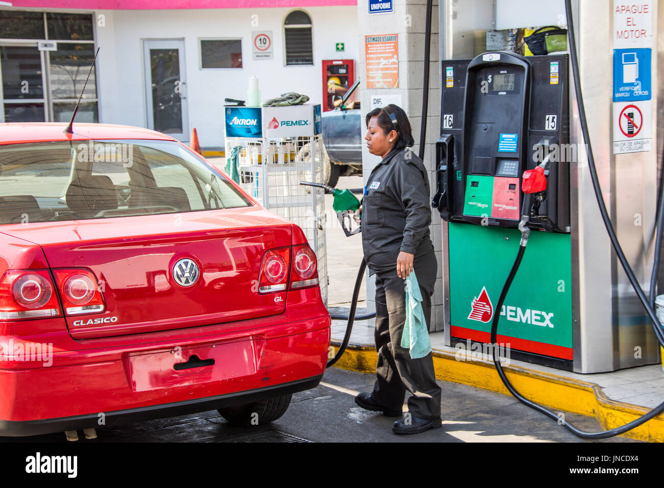 Pemex gas station in Oaxaca, Messico Foto Stock