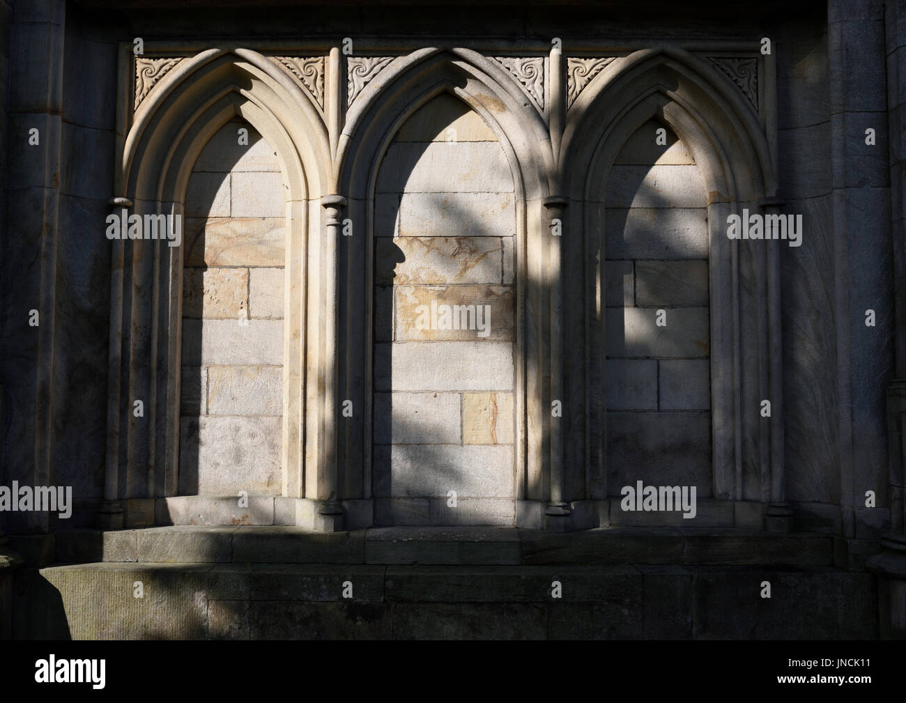 Arcata cieca con tre archi a punta presso lo stand della chiesa di tutti i santi whitefield bury uk Foto Stock