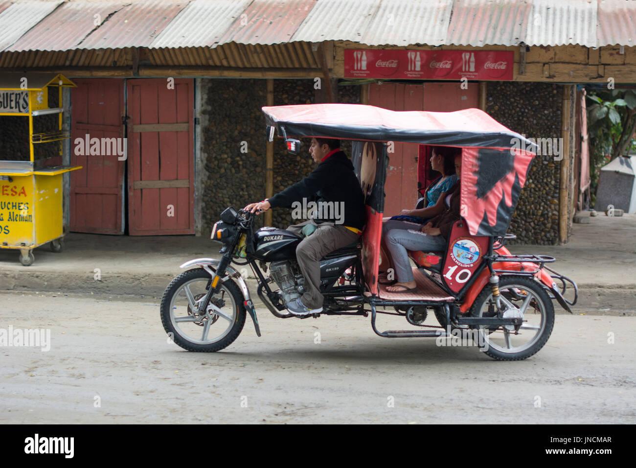 Treditional tuk tuk trasporti in Ecuador Foto Stock