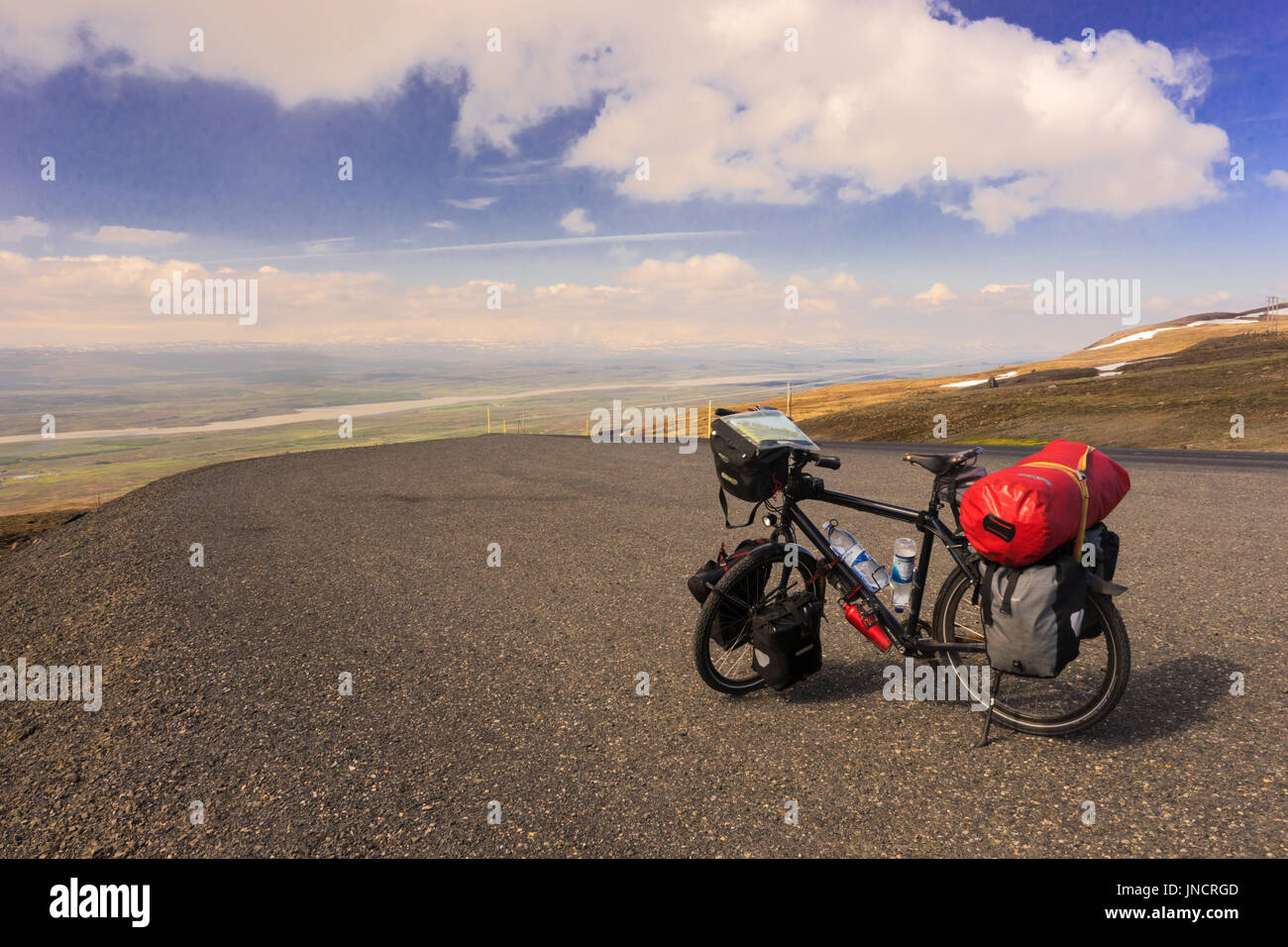 Turismo in bicicletta sulla strada del passo di Seydisfjödur Foto Stock