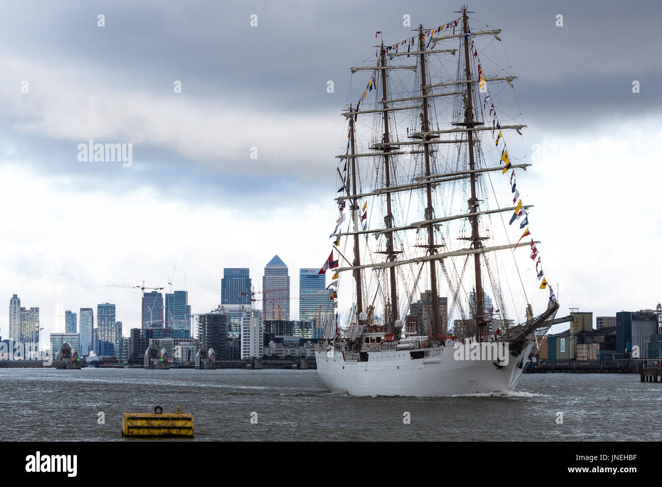 Woolwich, Londra, Regno Unito. Il 30 luglio, 2017. Quattro masted peruviano tall ship BAP Unione ha partì la capitale dopo la sua visita inaugurale a Londra. Ella fu commissionata nel 2016 e a 115 metri di lunghezza, è uno dei più grandi vele di navi di formazione mai a visitare Londra. Rob Powell/Alamy Live News Foto Stock