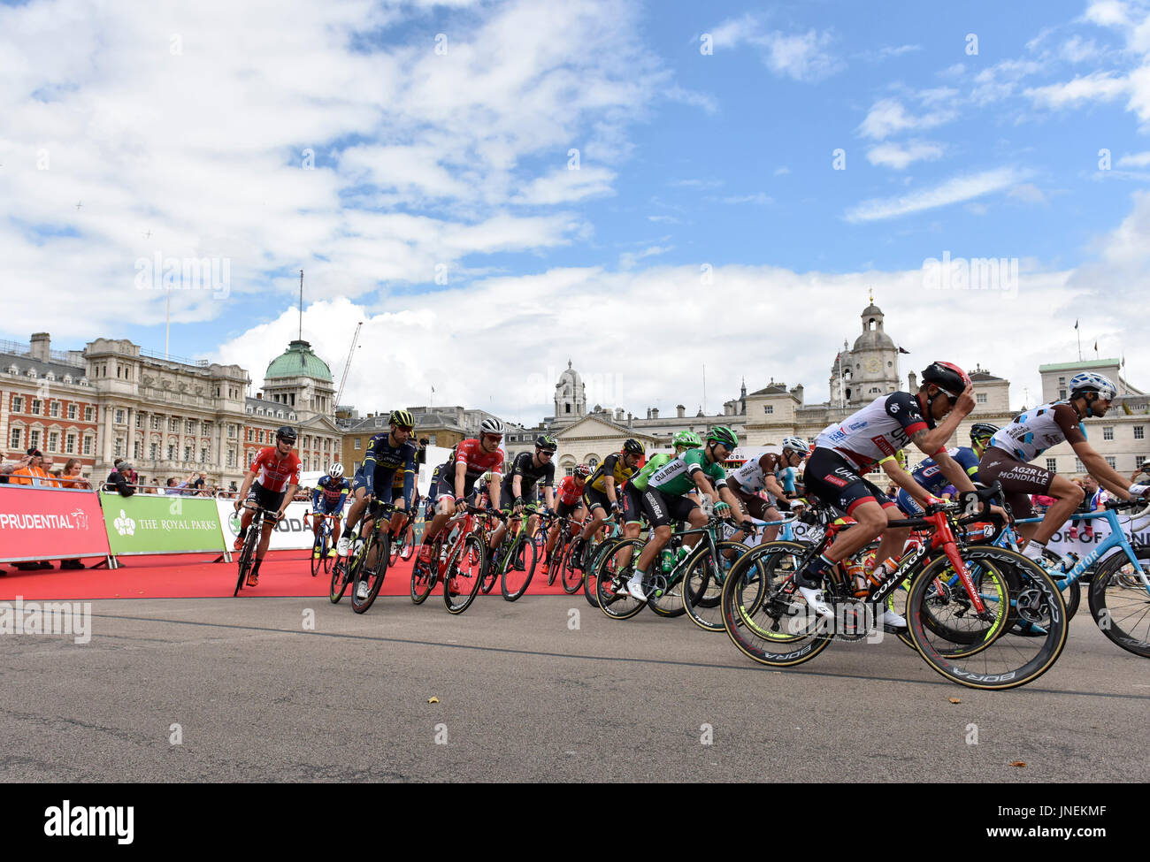 Londra, Regno Unito. Il 30 luglio, 2017. Le squadre sono iniziato a cavalcare prudenzialiLondon-Surrey Classic su Domenica, 30 luglio 2017, Londra Inghilterra: foto : Taka G Wu Credito: Taka Wu/Alamy Live News Foto Stock