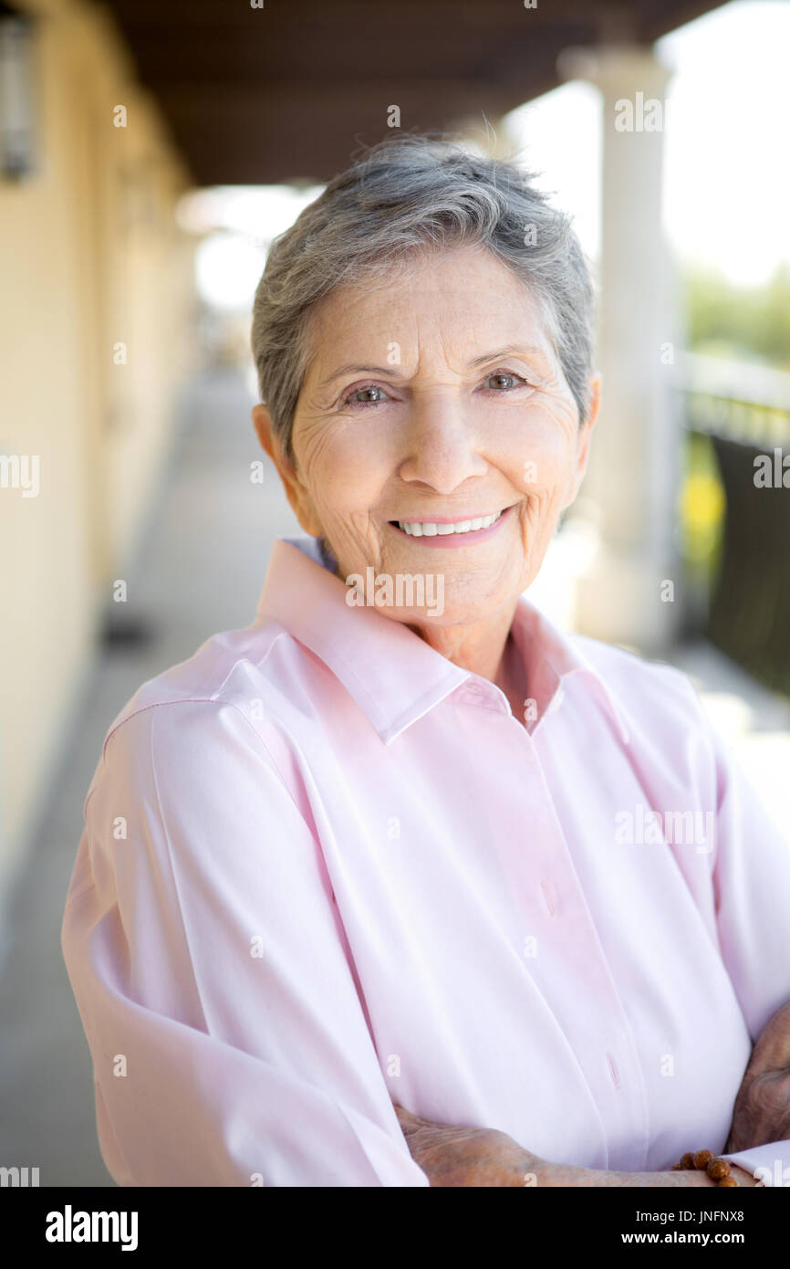 Volontari sani anziani donna matura Foto Stock