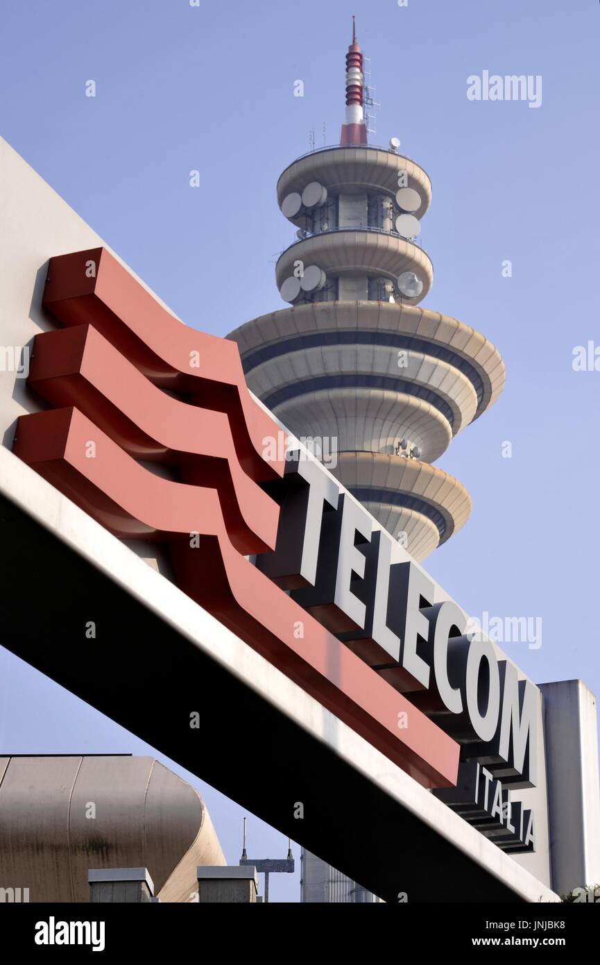 Milano (Italia), la sede centrale della società di telecomunicazioni Telecom  Italia a Rozzano Foto stock - Alamy