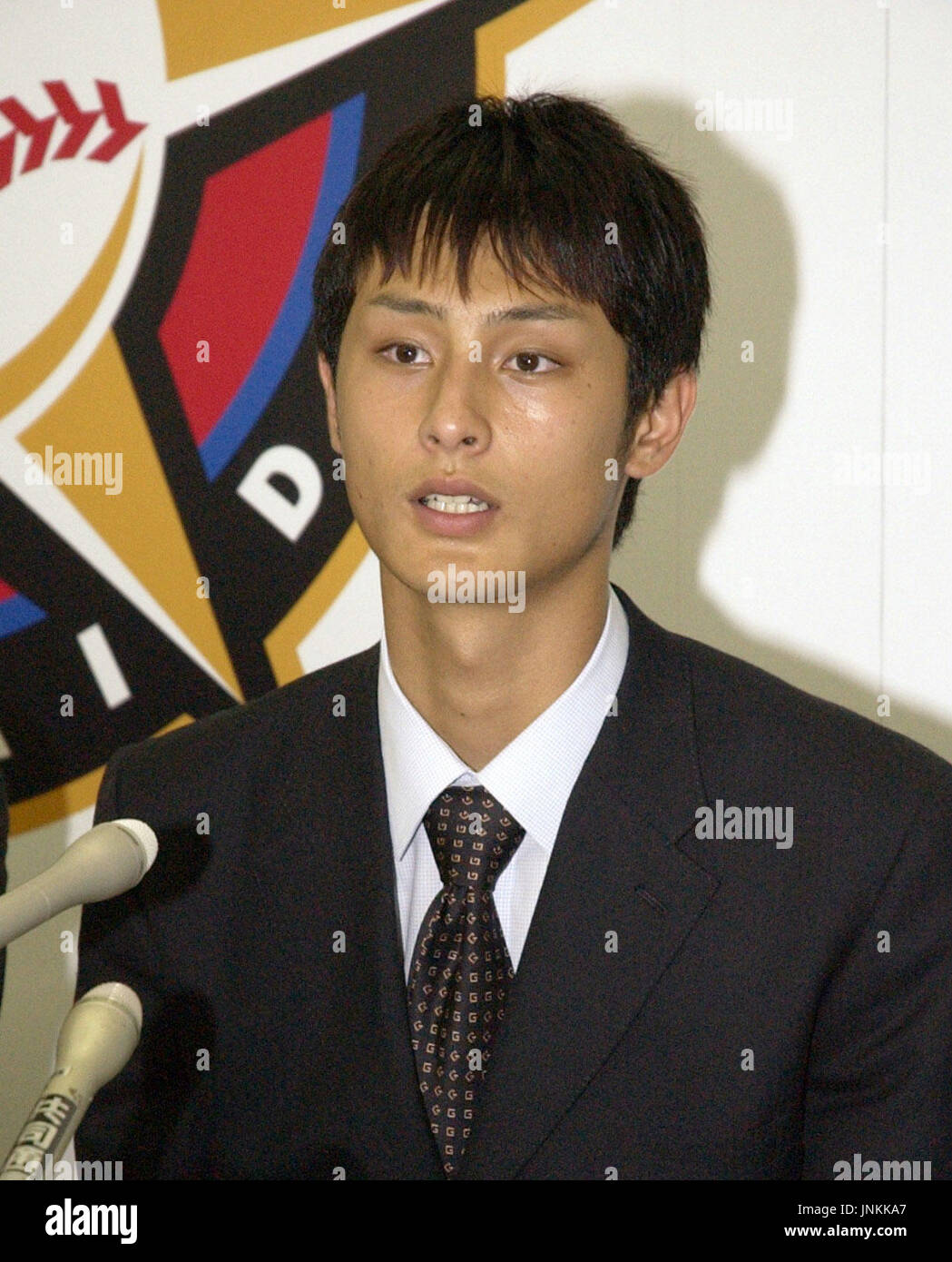 SAPPORO, Giappone - Nippon Ham Fighters top draft pick Yu Darvish parla nel corso di una conferenza stampa a Sapporo il 10 marzo dopo la Pacific League club sollevato il loro dormitorio sospensione inflitta il 18-anno-vecchio per il fumo e minorenni. (Kyodo) Foto Stock