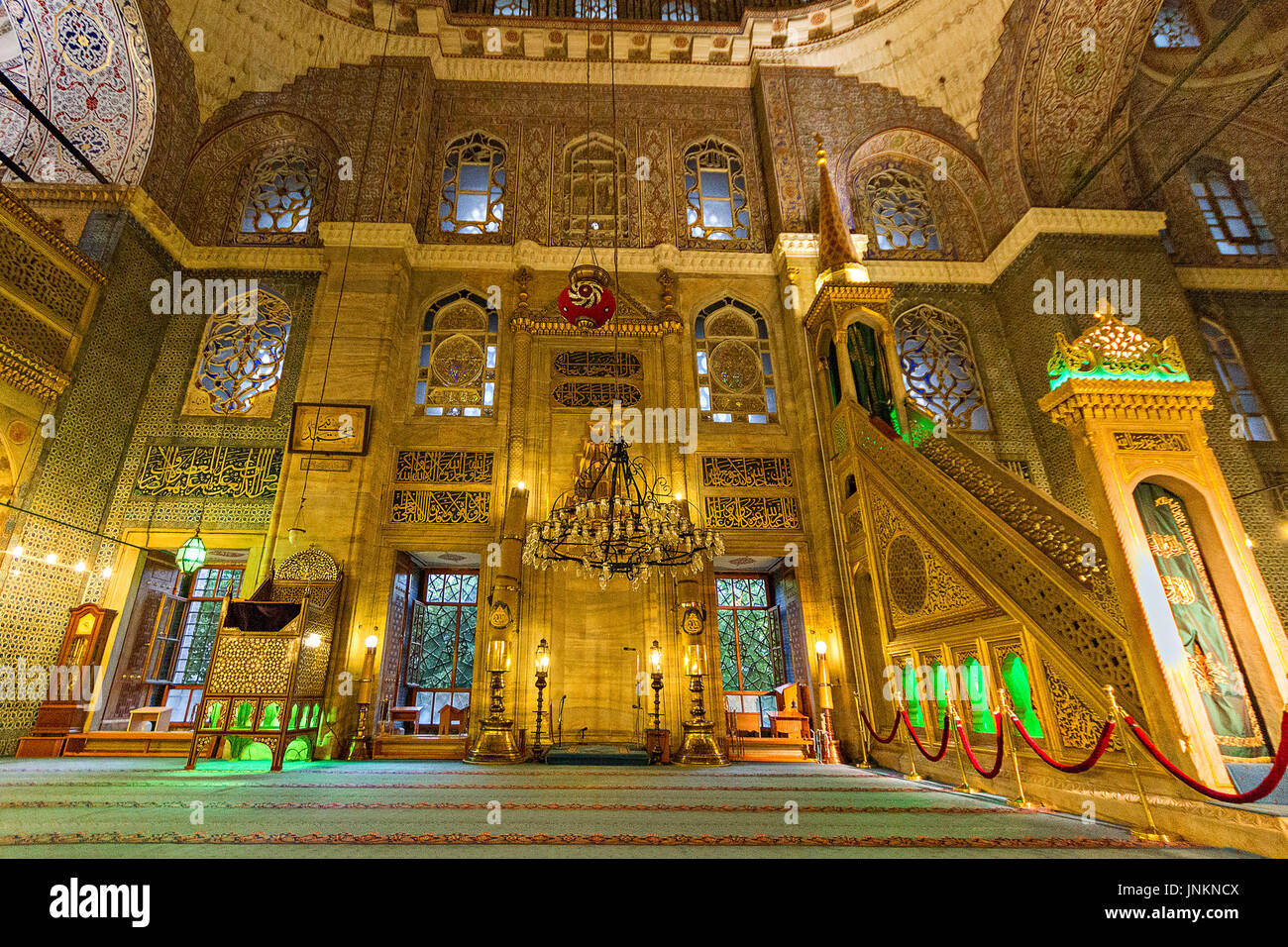 Interno della Nuova Moschea anche noto come Yeni Camii ad Istanbul in Turchia. Foto Stock