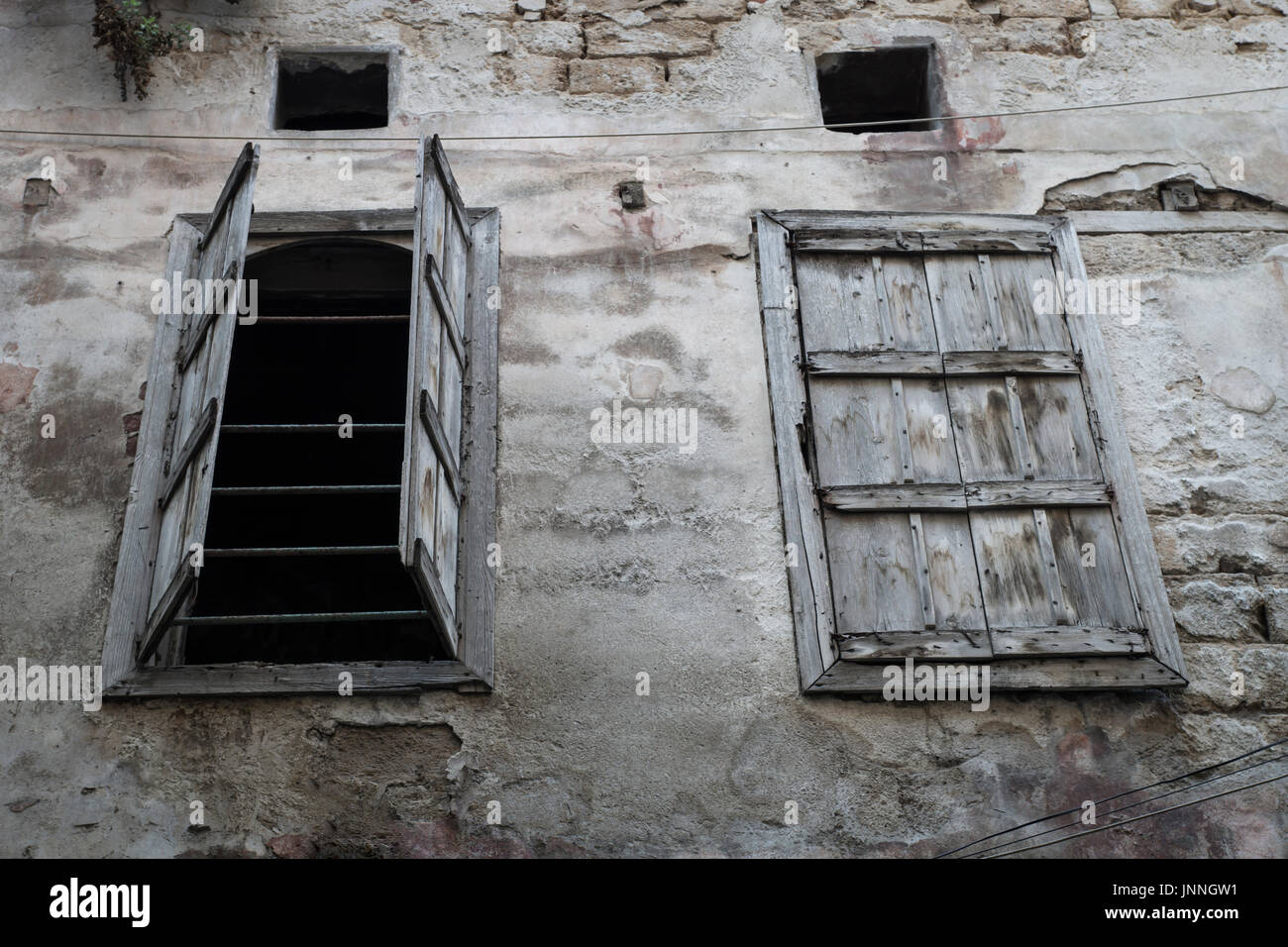Aprire e finestra chiusa, Tripoli, Libano Foto Stock