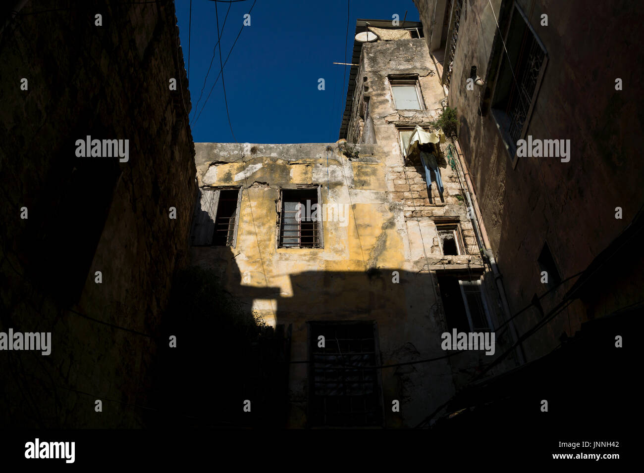 Dettaglio di una casa con lavanderia a Tripoli in Libano Foto Stock