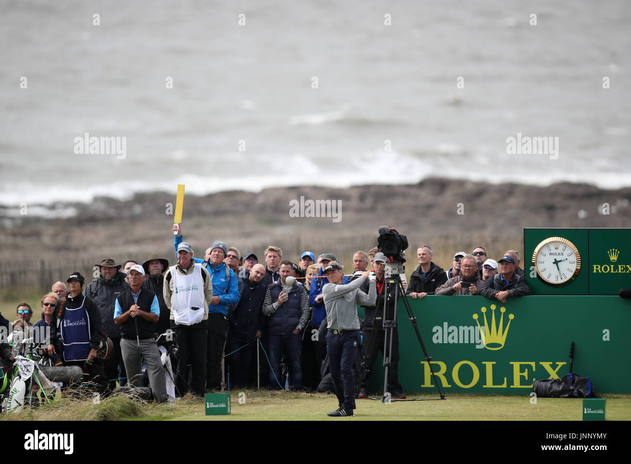 La Germania Bernhard Langer durante il giorno quattro del Senior Open al Royal Porthcawl Golf Club, Porthcawl. Foto Stock