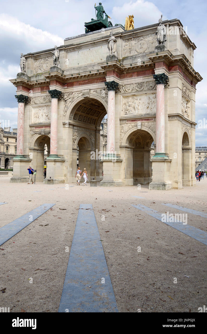 Parigi, Arc de Triomph du giostra, nella Place du Giostra, all'interno del museo del Louvre, Parigi, Francia, Foto Stock
