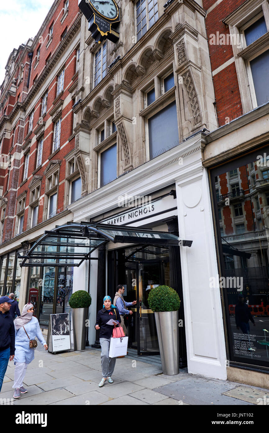 Esterno di Harvey Nichols, Knightsbridge di Londra, Regno Unito Foto Stock