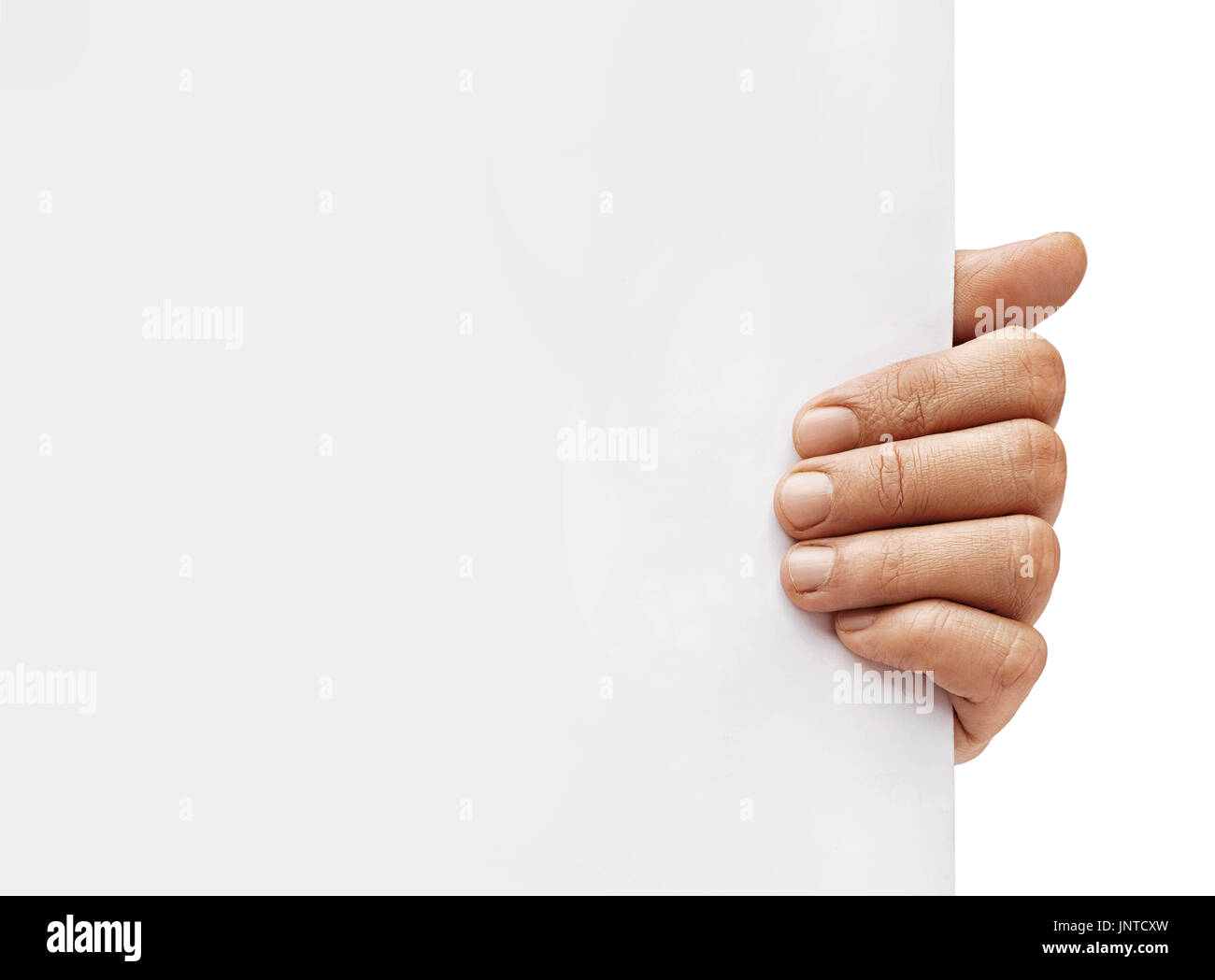 Copia dello spazio per il tuo testo. Stretta di mano d'uomo tenendo la scheda vuota su sfondo bianco. Alta risoluzione Foto Stock