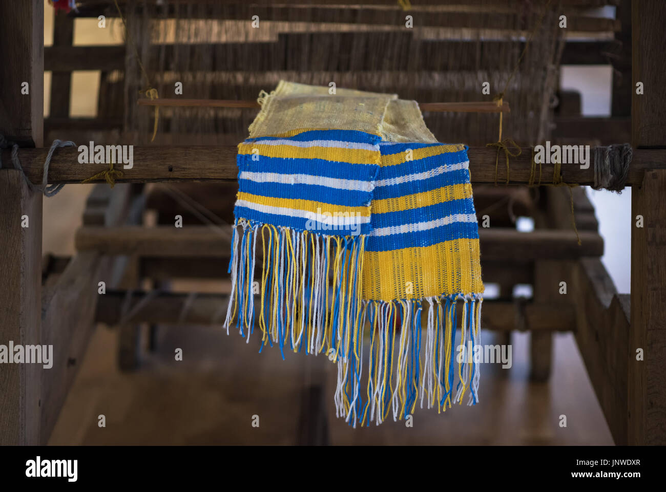 Antico filatoio e asciugamano, attrezzature artigianali, Ucraina Foto Stock