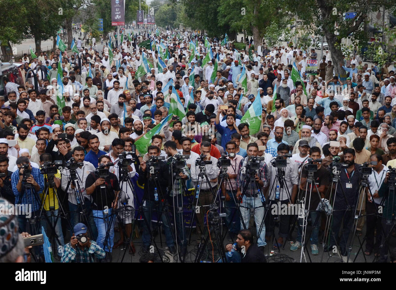 Lahore, Pakistan. 31 Luglio, 2017. Il senatore Sirajul Haq, leader del gruppo Jamaat-e-Islami Pakistan addressing (Azam-e-Ehtsab Marzo) una raccolta pubblica in Mall Road a Lahore. Credito: Rana Sajid Hussain/Pacific Press/Alamy Live News Foto Stock