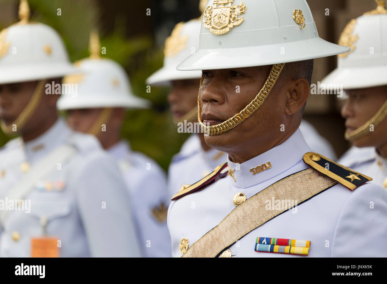 Bangkok, Tailandia - 18 Febbraio 2015: Palazzo guardie all attenzione al Grand Palace a Bangkok, in Thailandia. Foto Stock