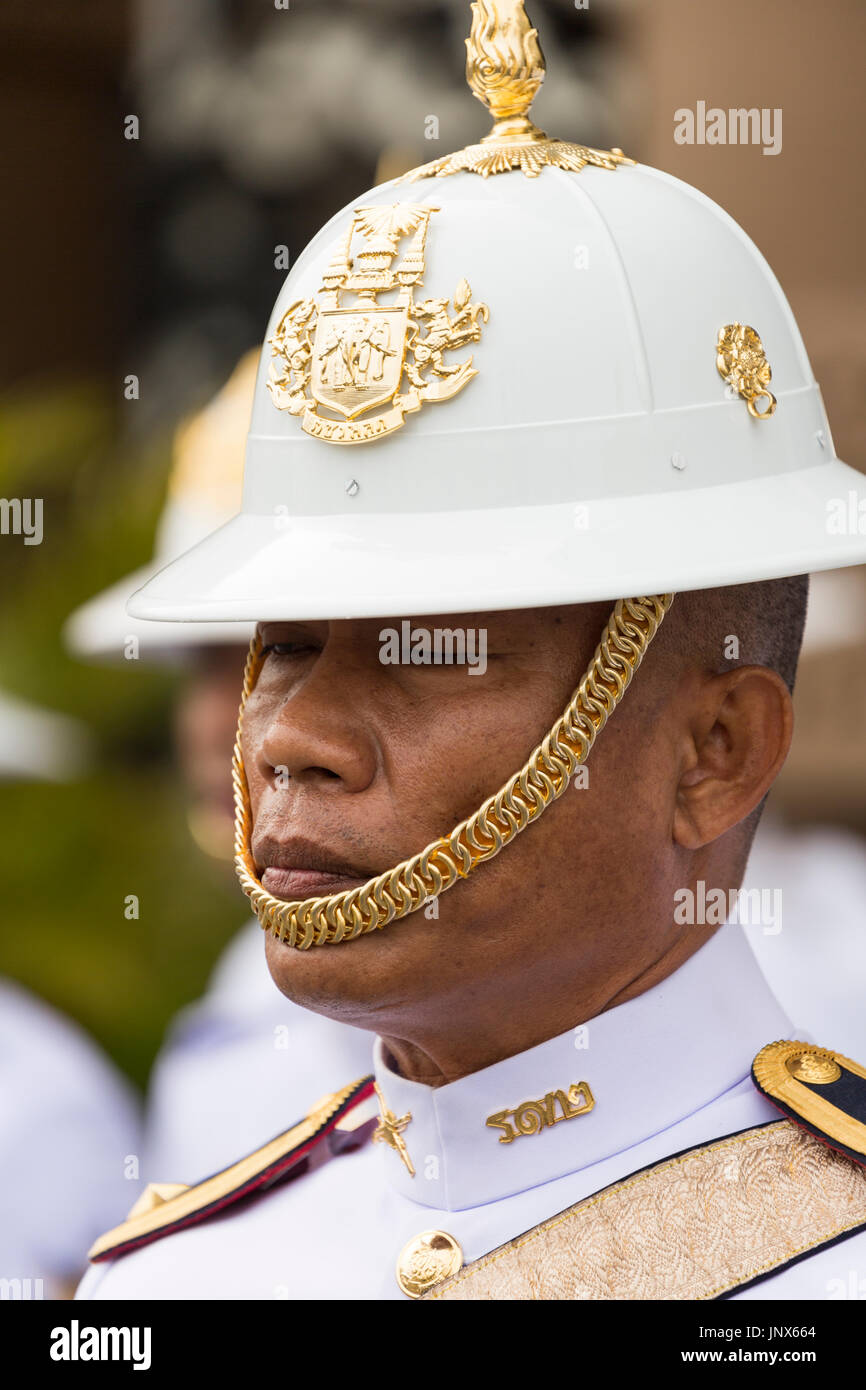 Bangkok, Tailandia - 18 Febbraio 2015: Palazzo guardie all attenzione al Grand Palace a Bangkok, in Thailandia. Foto Stock