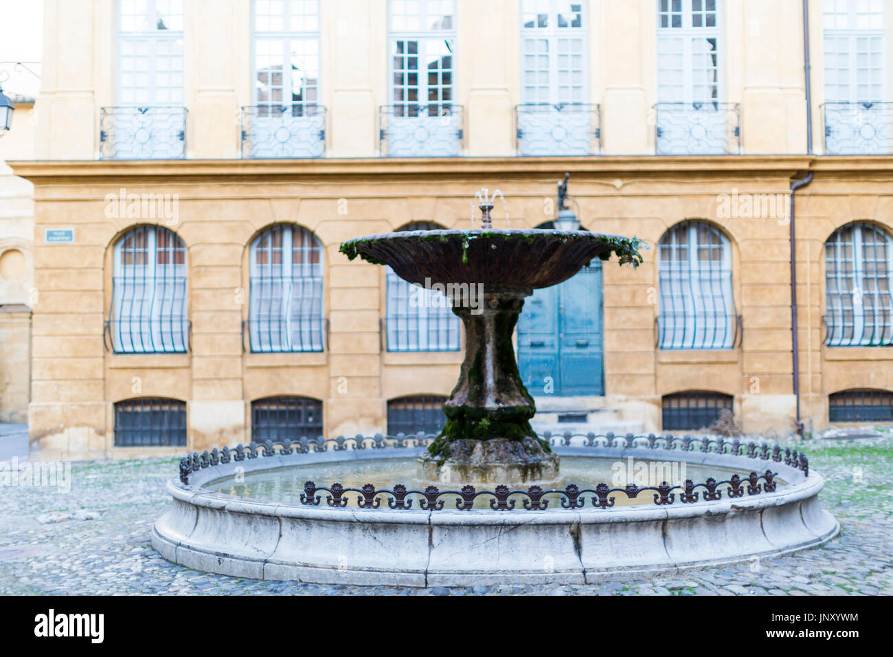 Aix-en-Provence, Francia - 9 Ottobre 2015: Fontana nel luogo d'Albertas centro città di Aix-en-Provence, Francia. Foto Stock