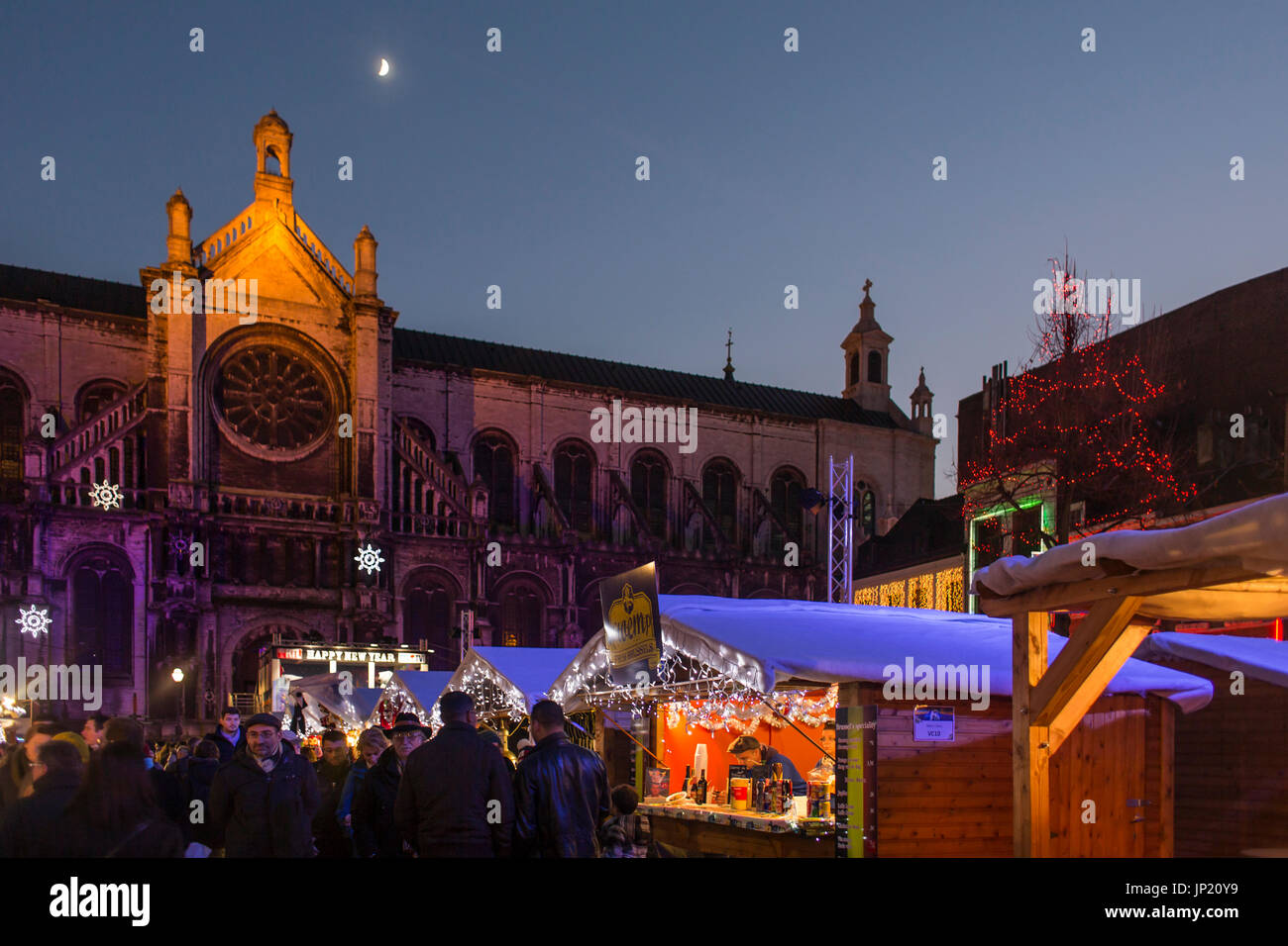 Bruxelles, Belgio - 8 Dicembre 2013: mercatini di Natale e le luci in posizione Sainte-Catherine, Bruxelles, Belgio Foto Stock