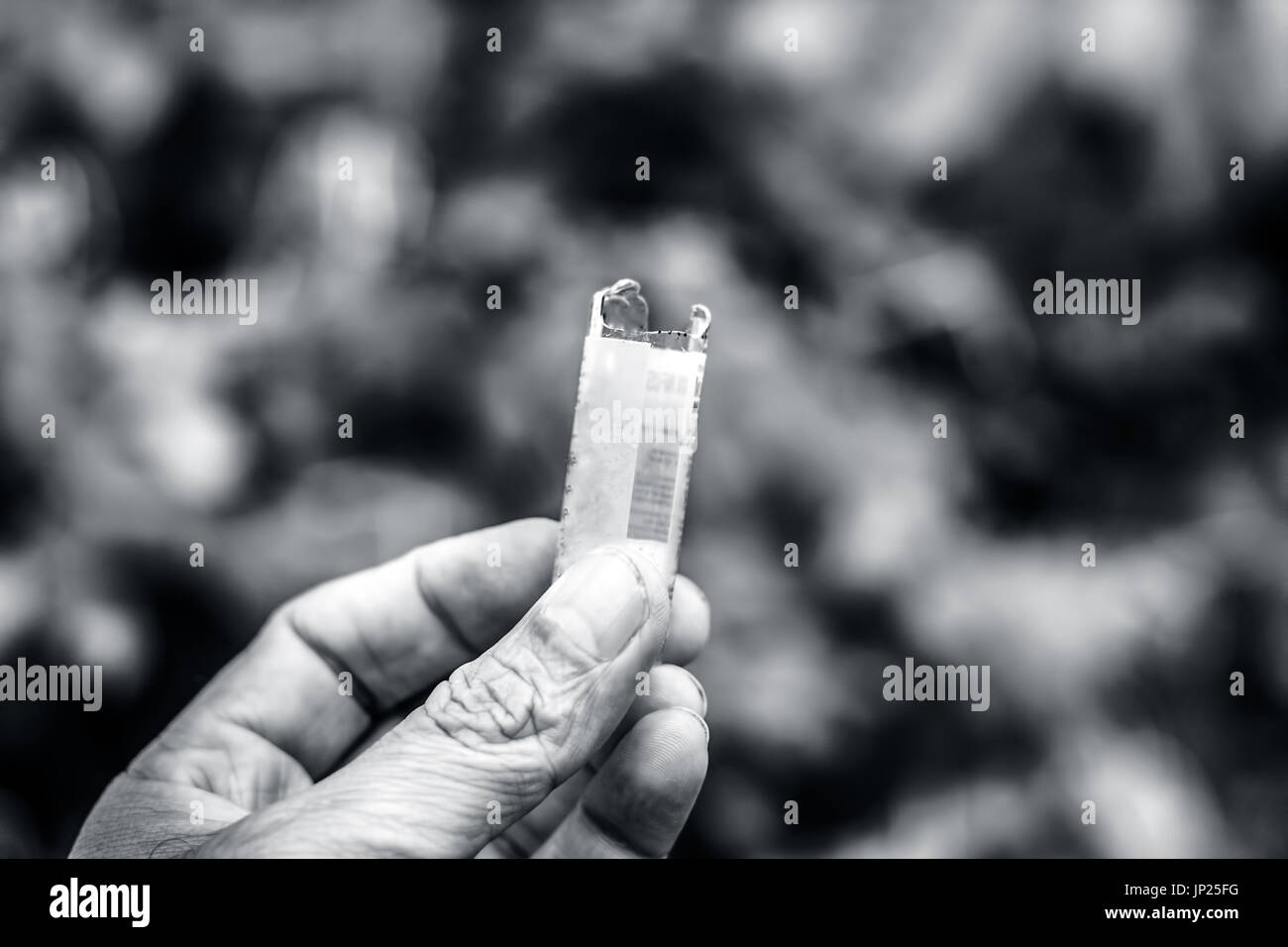 Siringa medicale in un infermiere la mano. Foto Stock