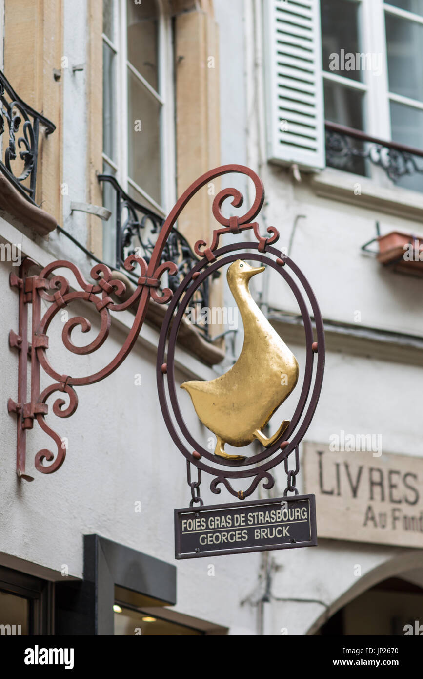 Strasburgo, Alsazia, Francia - 3 Maggio 2014: Georges Bruck foies gras shop segno a Strasburgo, in Francia. Foto Stock