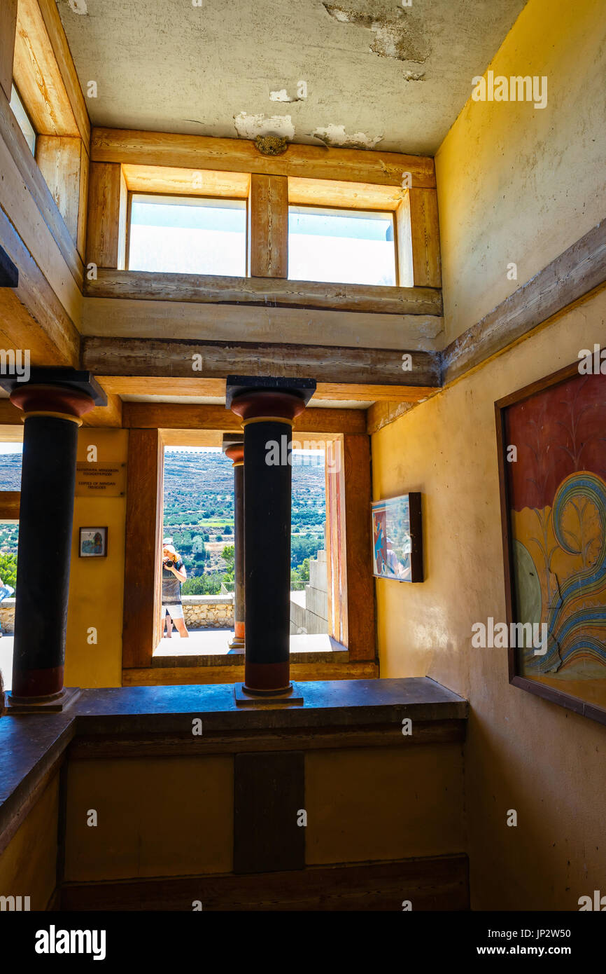 Knossos, Creta, 10 Giugno 2017: interno del palazzo minoico di Cnosso. Il palazzo di Cnosso è la maggiore età del Bronzo sito archeologico in creta del Foto Stock